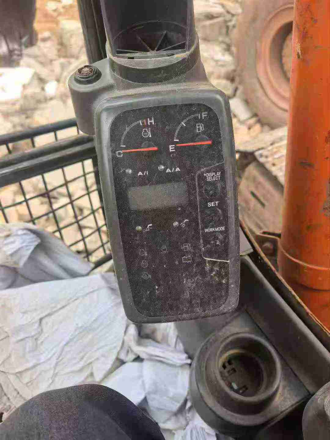 Used Hitachi EX130 Excavator 2011 Model / 3