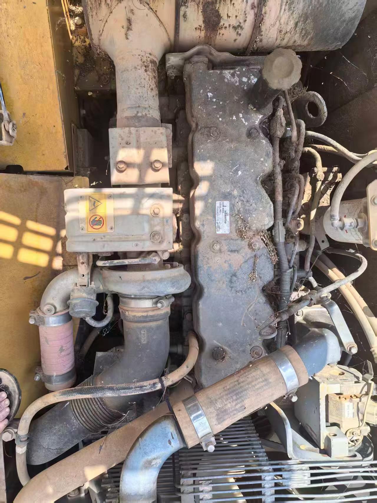 Used Komatsu PC220-8 Excavator 2011 Model / 4