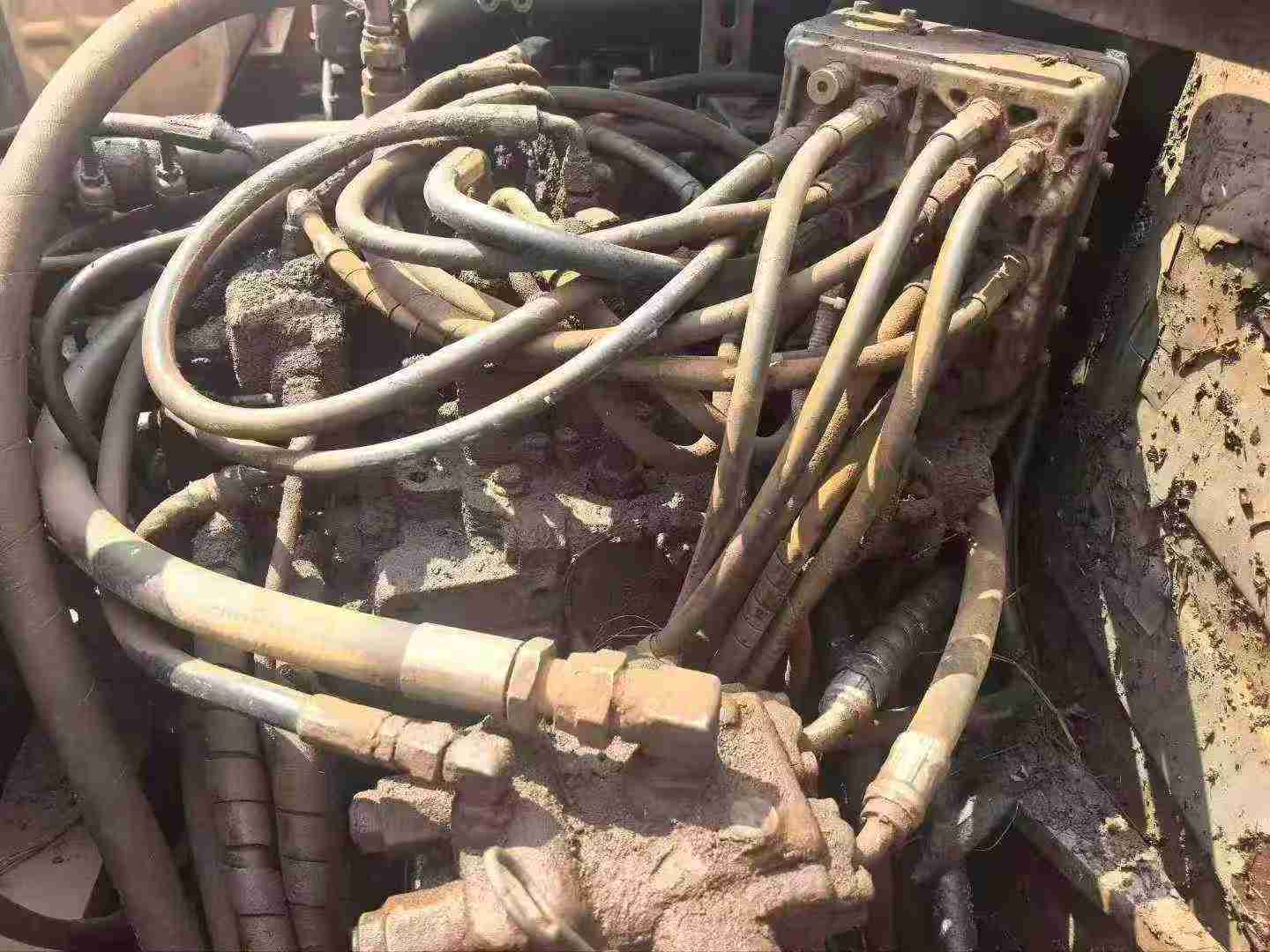 Used Hitachi EX130 Excavator 2011 Model / 4