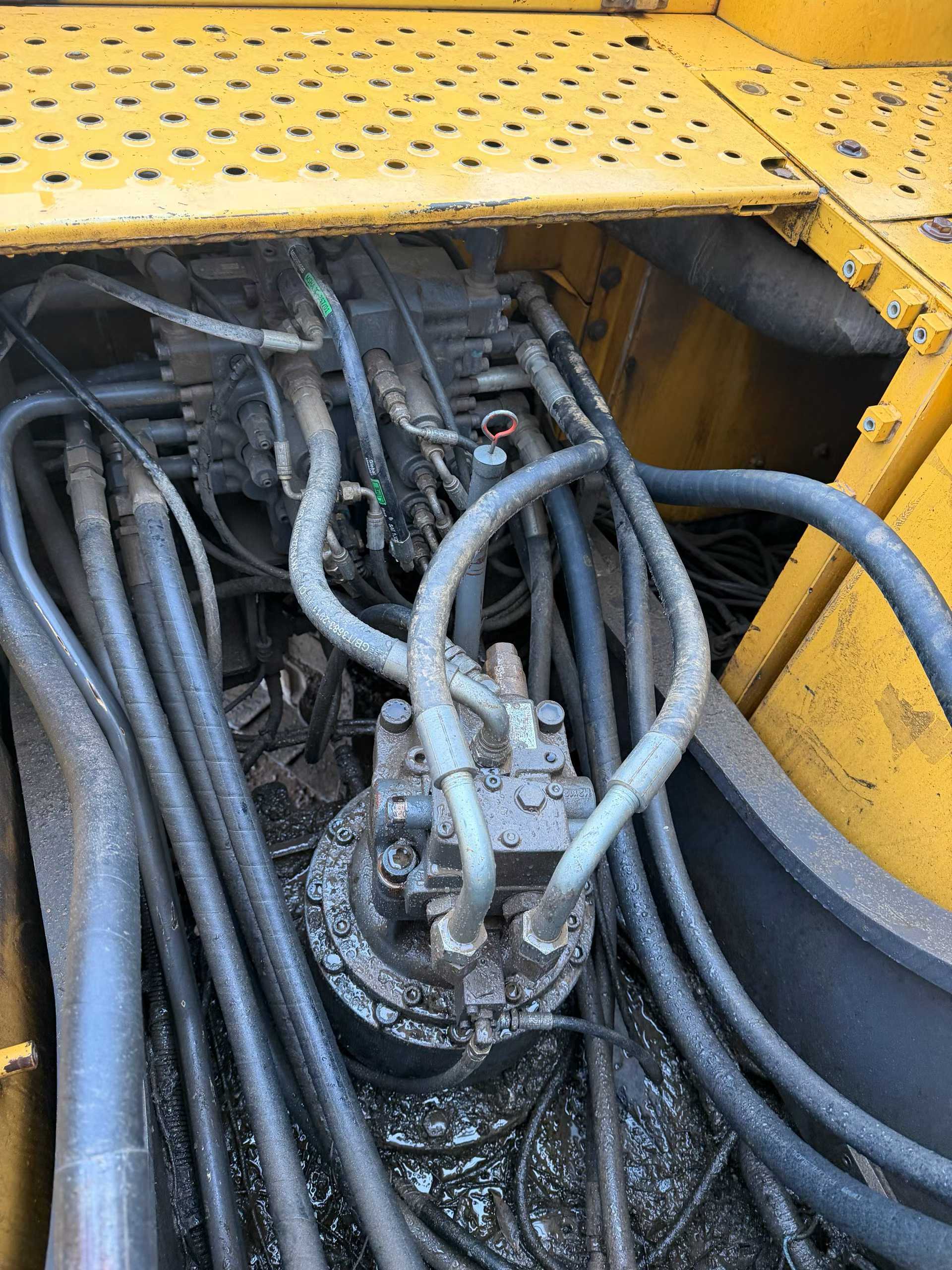 Used Volvo EC210B Excavator 2013 Model / 3