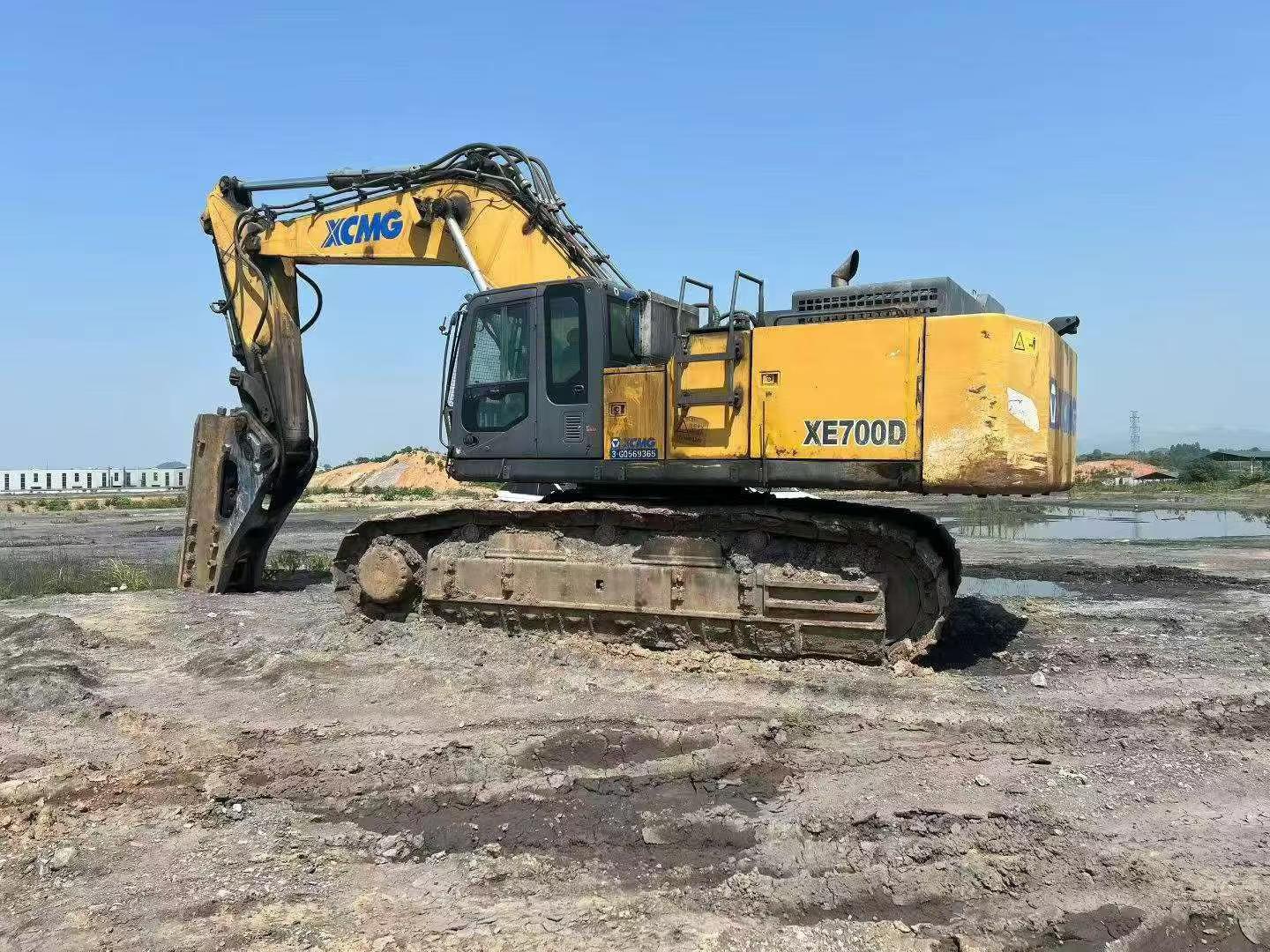 Used XCMG XE700C Excavator 2017 Model / 6