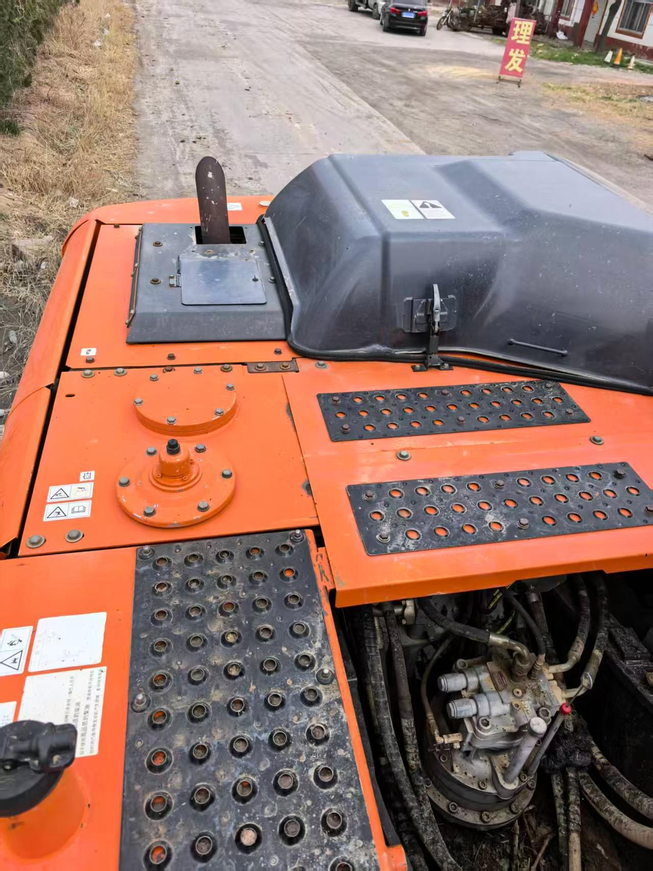 Buy Hitachi ZH200-5A Used Excavator / 5