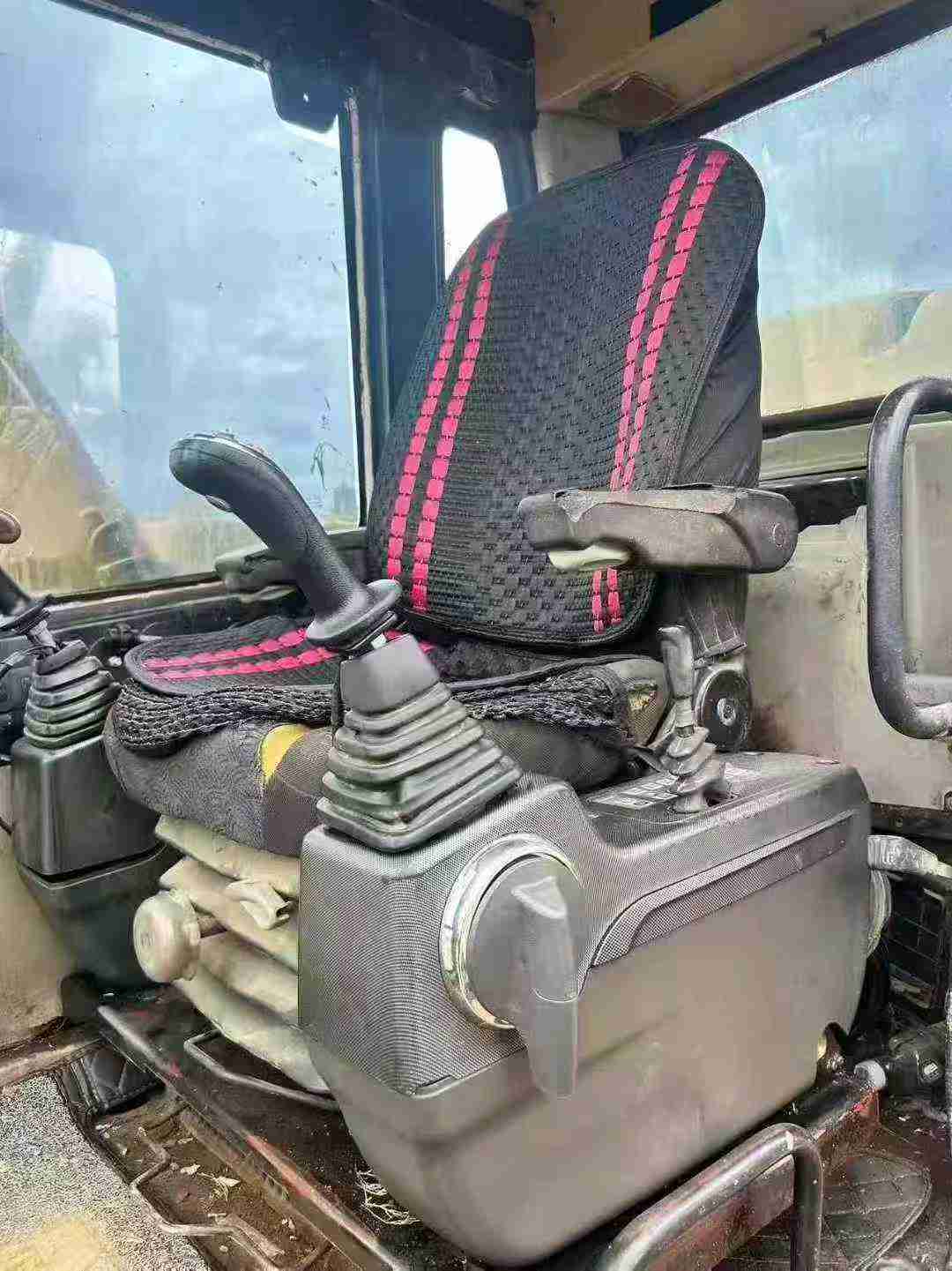 Used Hyundai R80G Excavator 2016 Model / 3