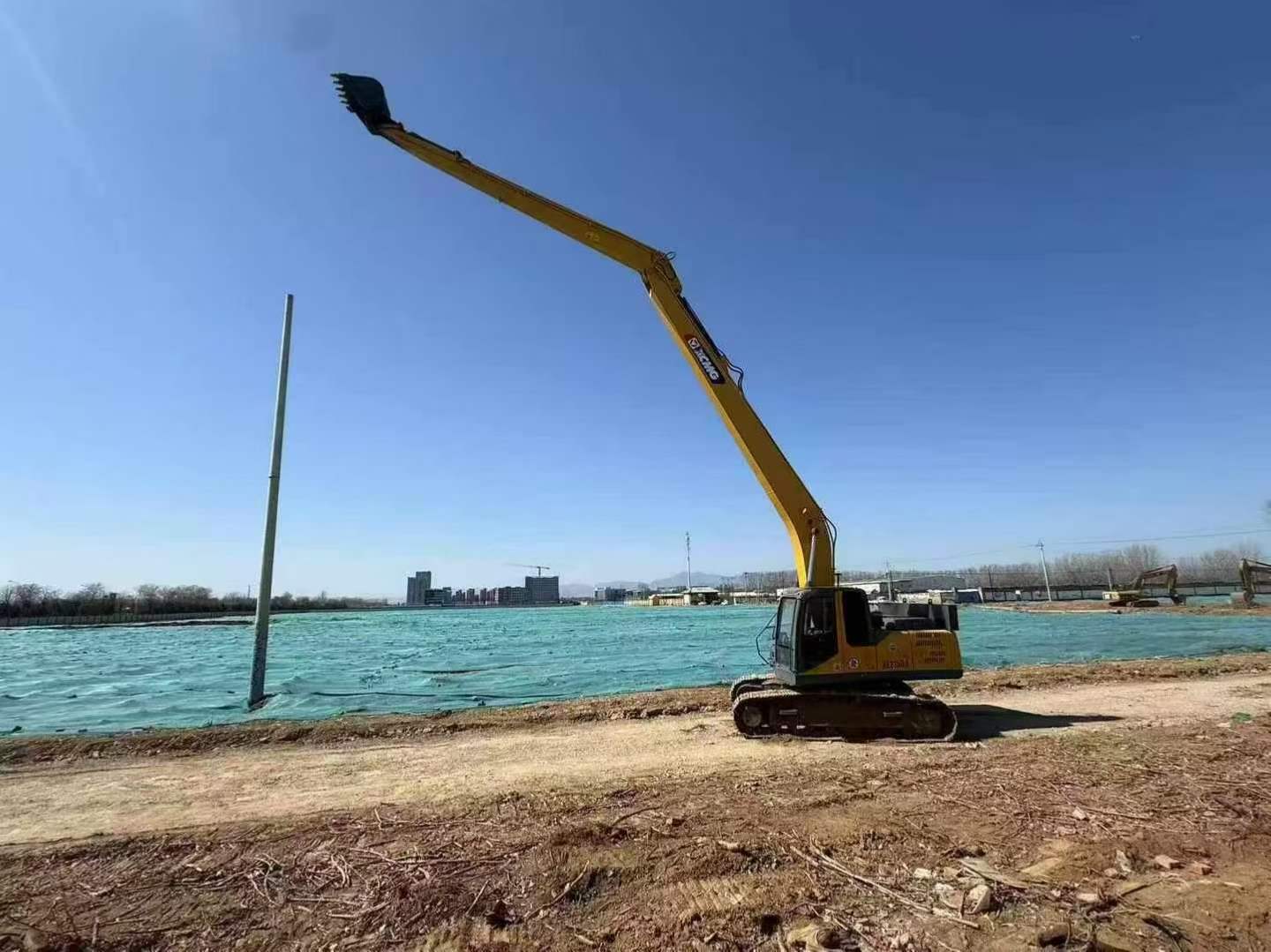 Buy XCMG XE215DA Used Excavator / 4