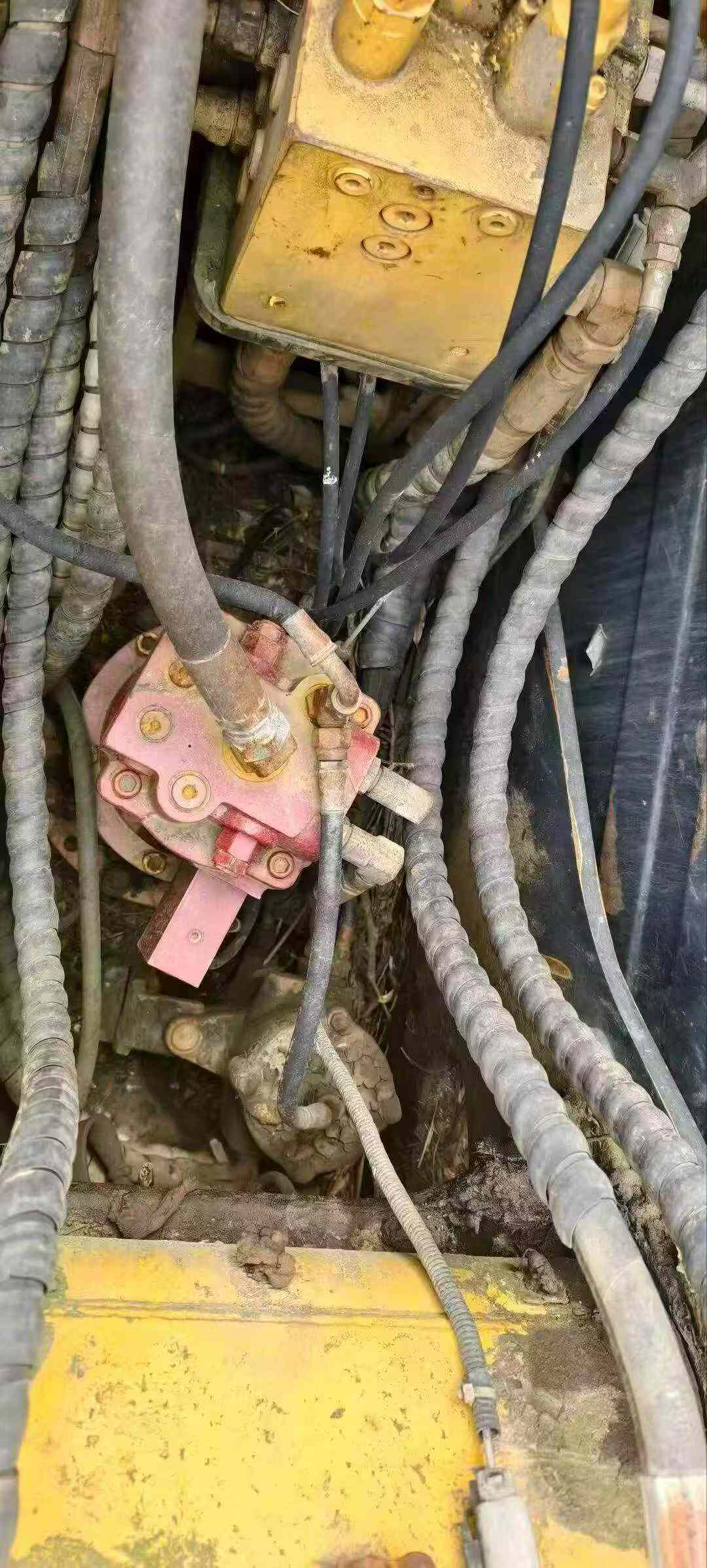 Used Hyundai R80G Excavator 2013 Model / 4