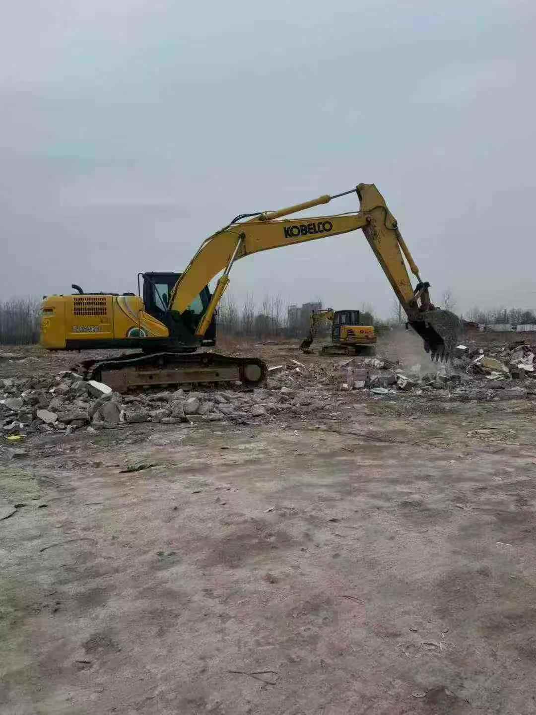 Buy Kobelco SK200 Used Excavator / 2