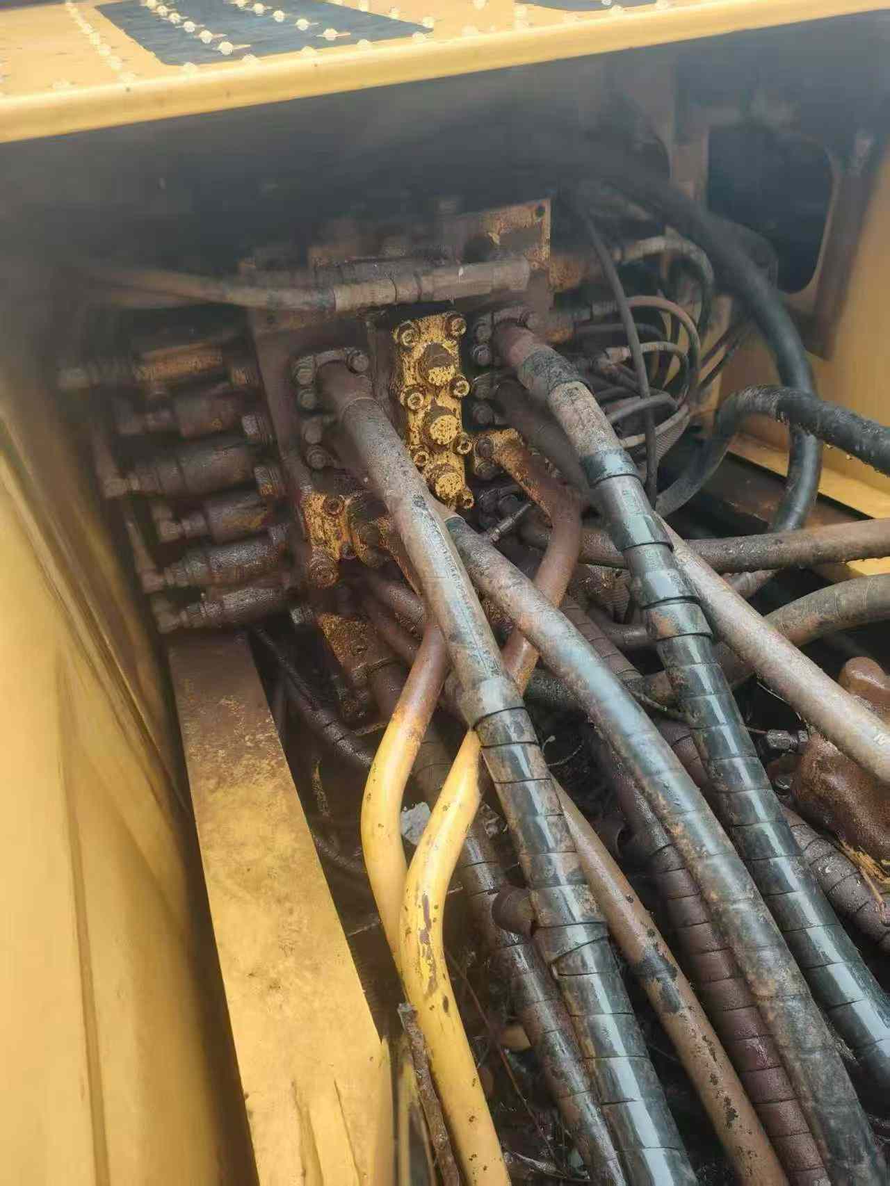 Buy Komatsu PC200-8 Used Excavator / 5