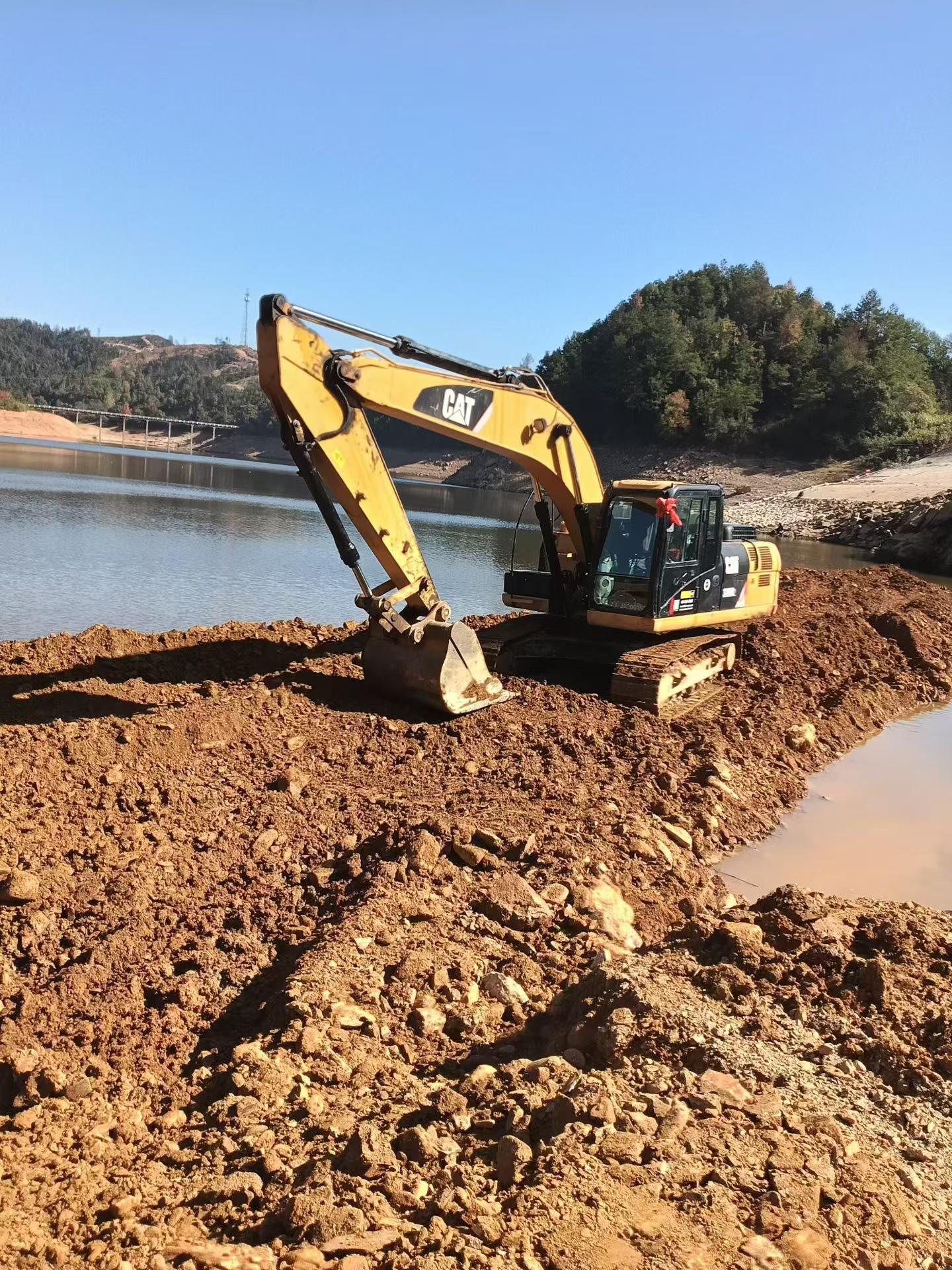 Used Caterpillar 320D2GC Excavator 2017 Model / 4