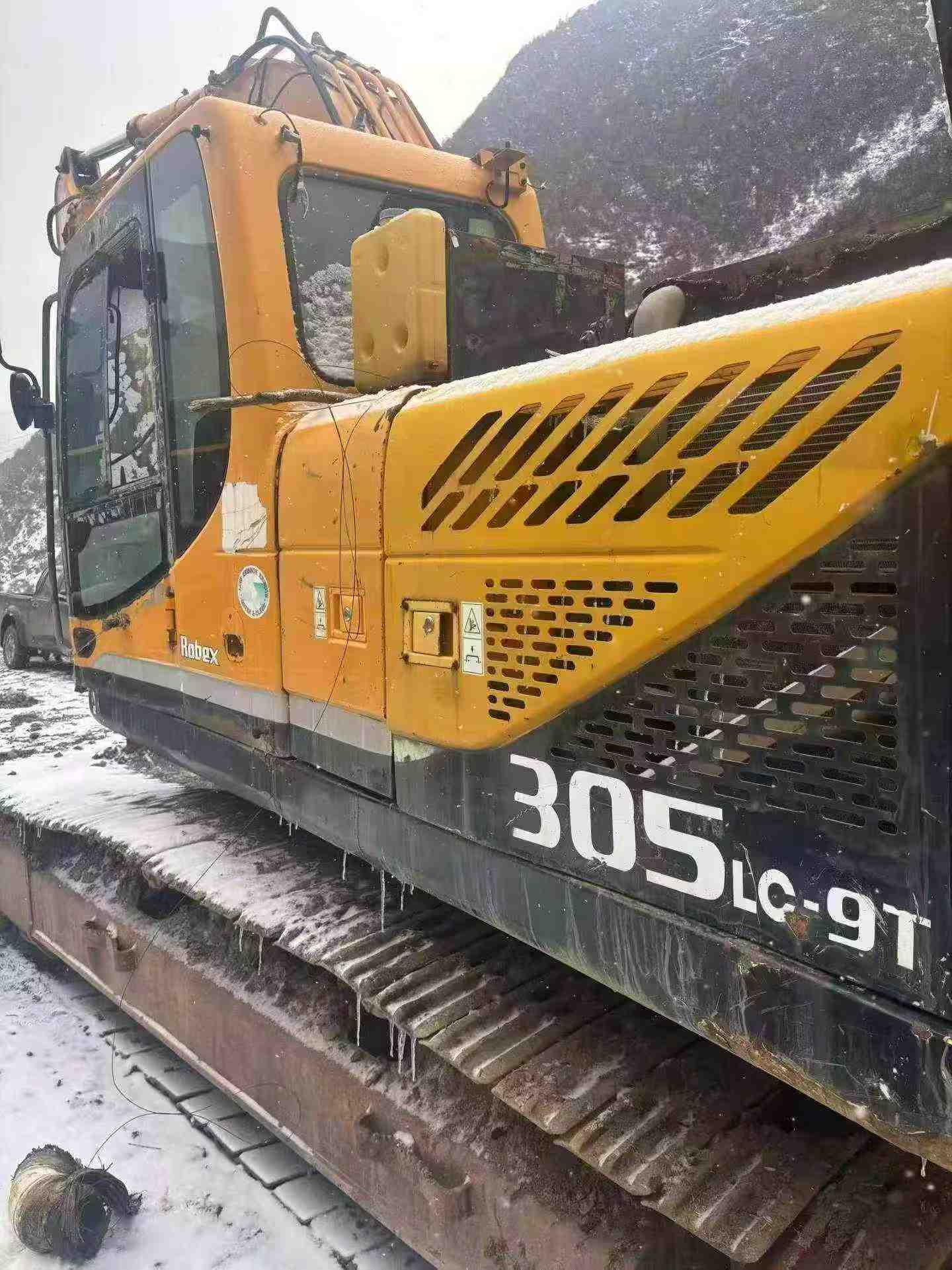 Used Hyundai R275LVS Excavator 2016 Model / 3