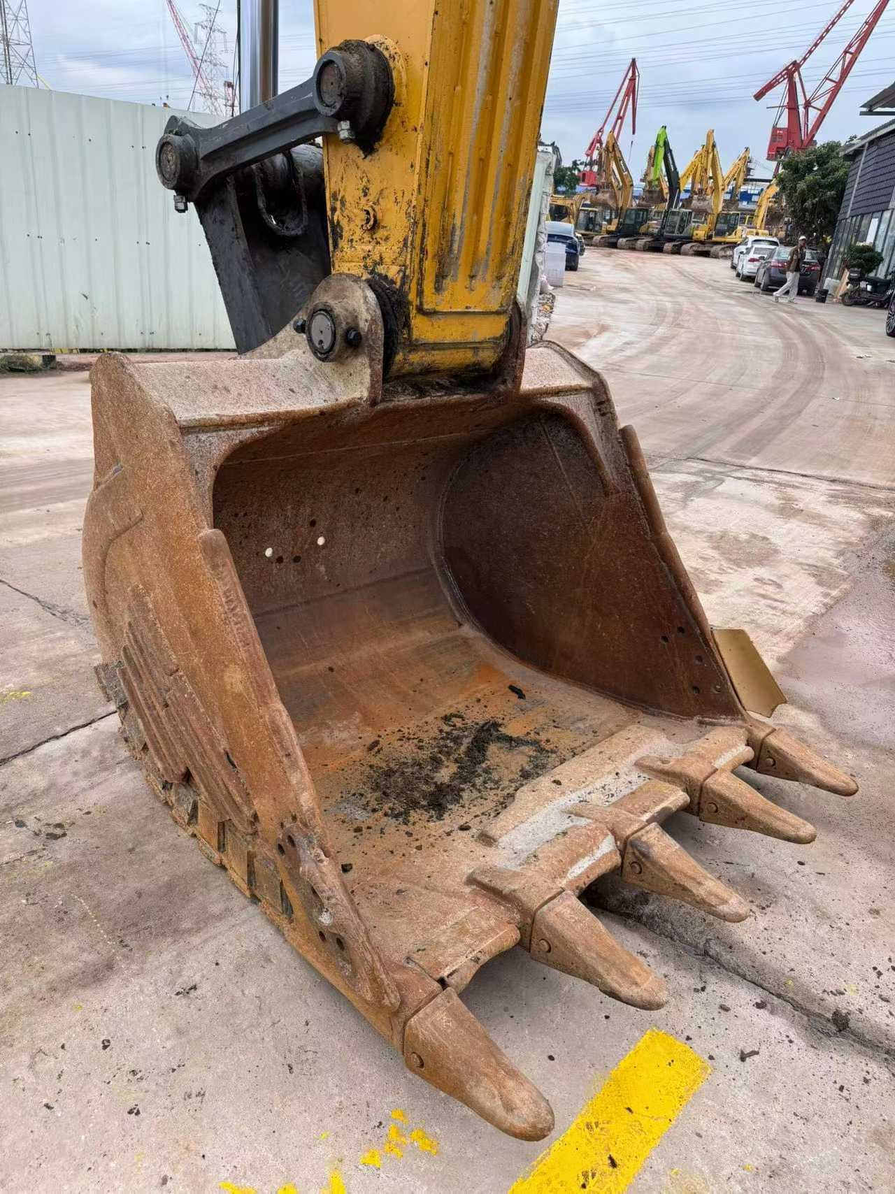 Used XCMG XE335C Excavator 2022 Model / 8