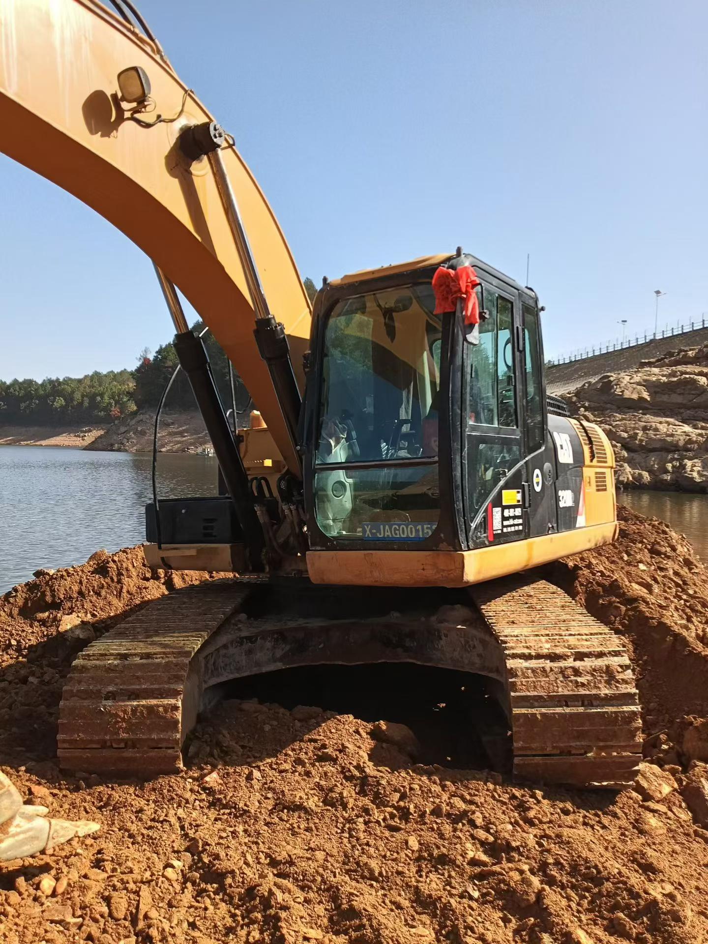Used Caterpillar 320D2GC Excavator 2017 Model / 7