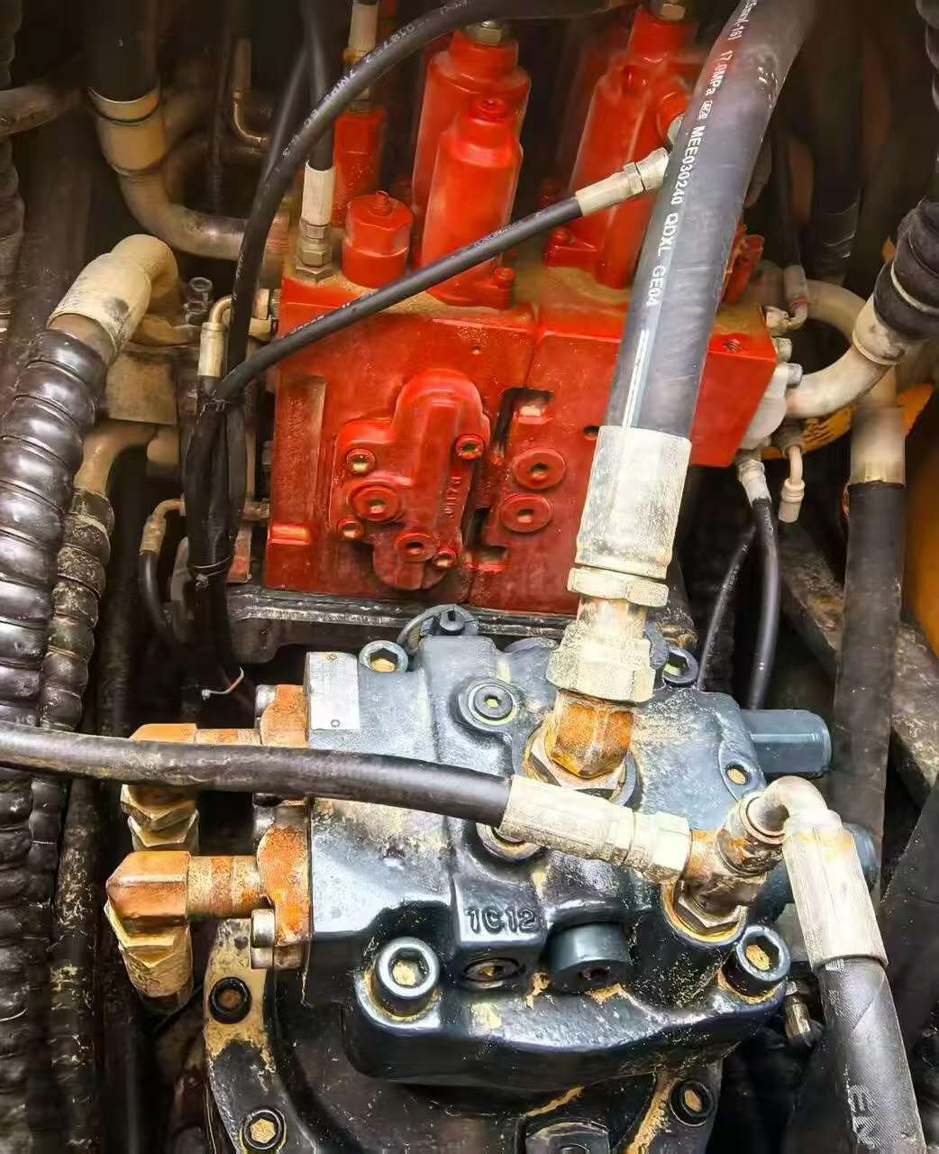 Used Hyundai R210W Excavator 2018 Model / 3