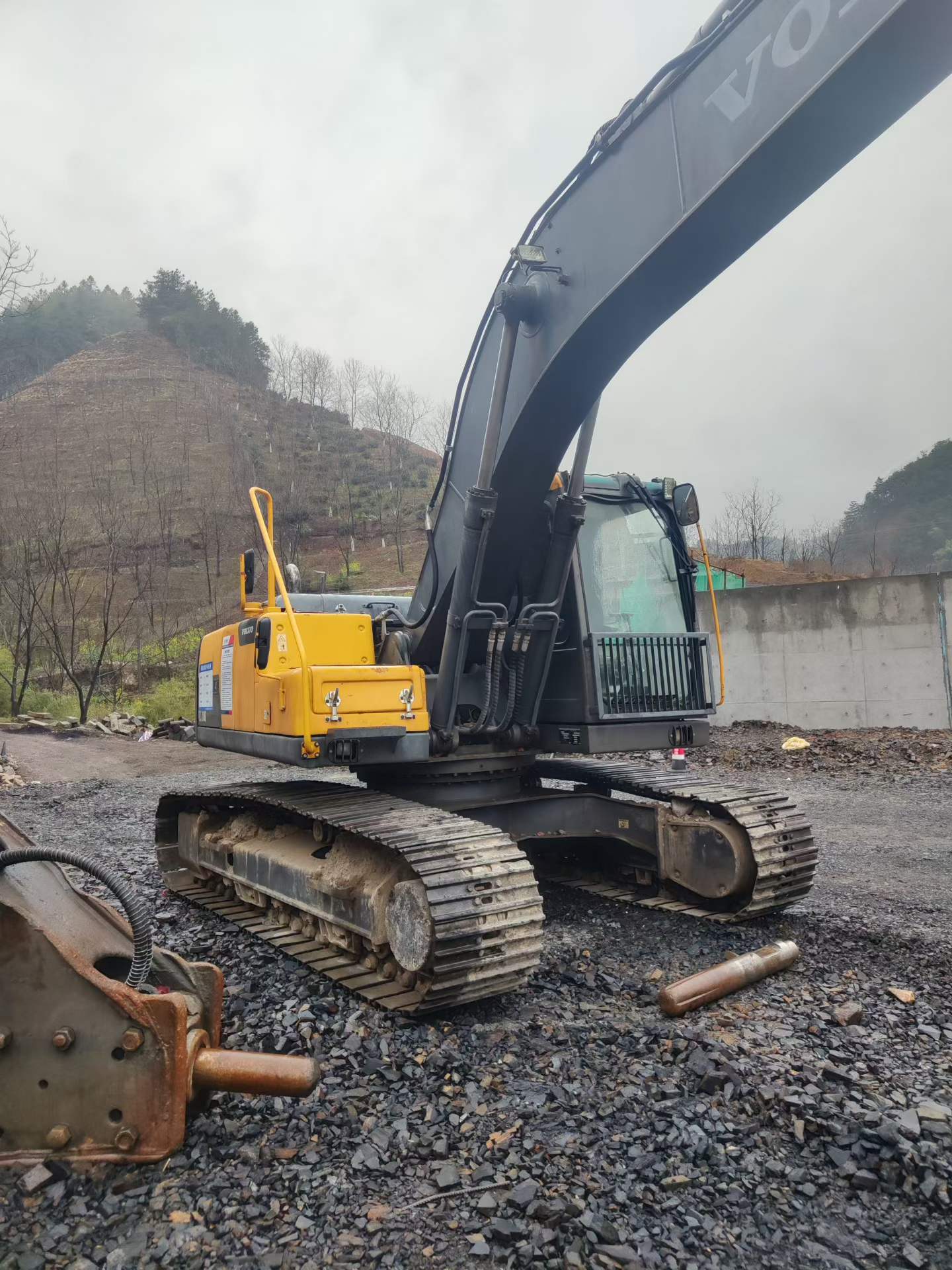 Used Volvo EC210B Excavator 2016 Model / 3