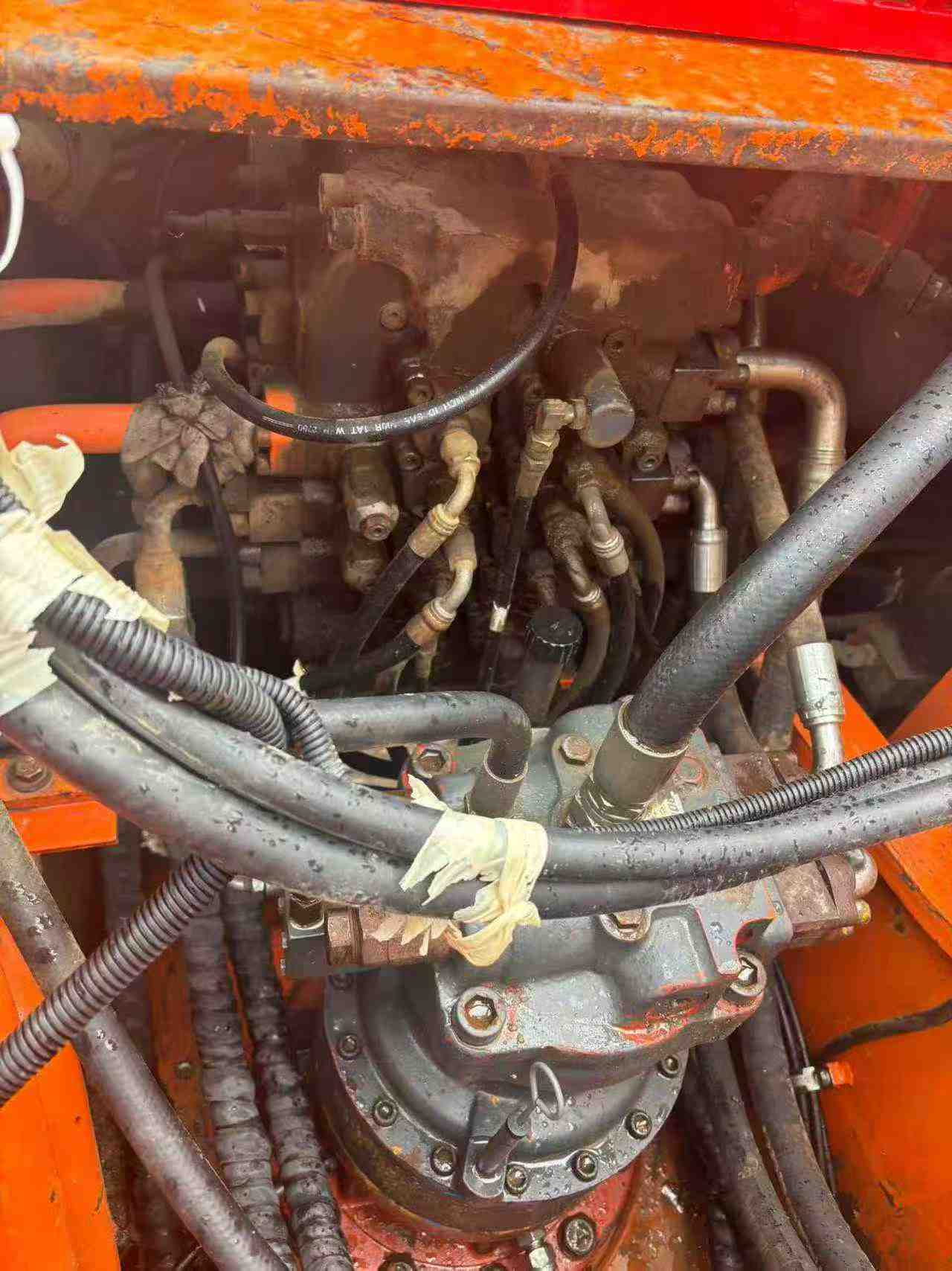 Used Doosan DH215-9 Excavator 2010 Model / 3