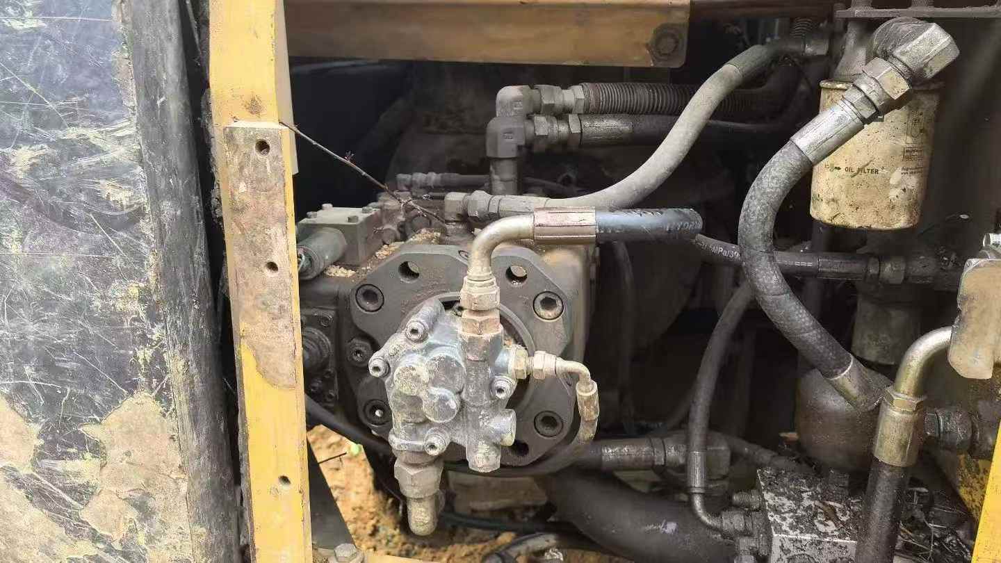 Used Volvo EC140 Excavator 2013 Model / 3