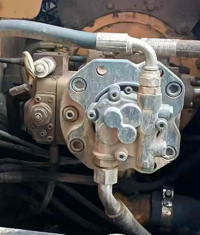 Used Hyundai R150-7 Excavator 2013 Model / 7