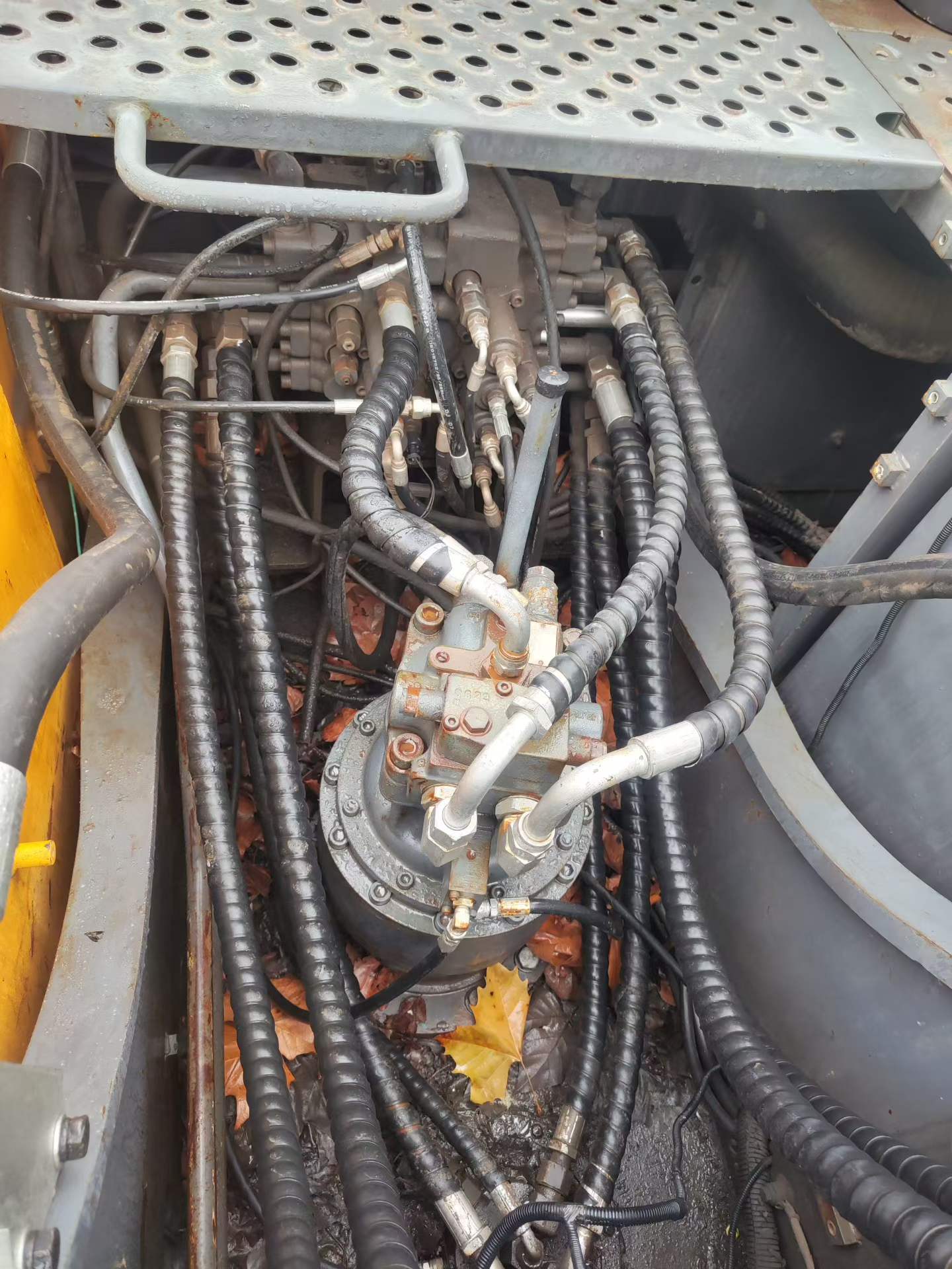 Used Volvo EC210B Excavator 2016 Model / 6