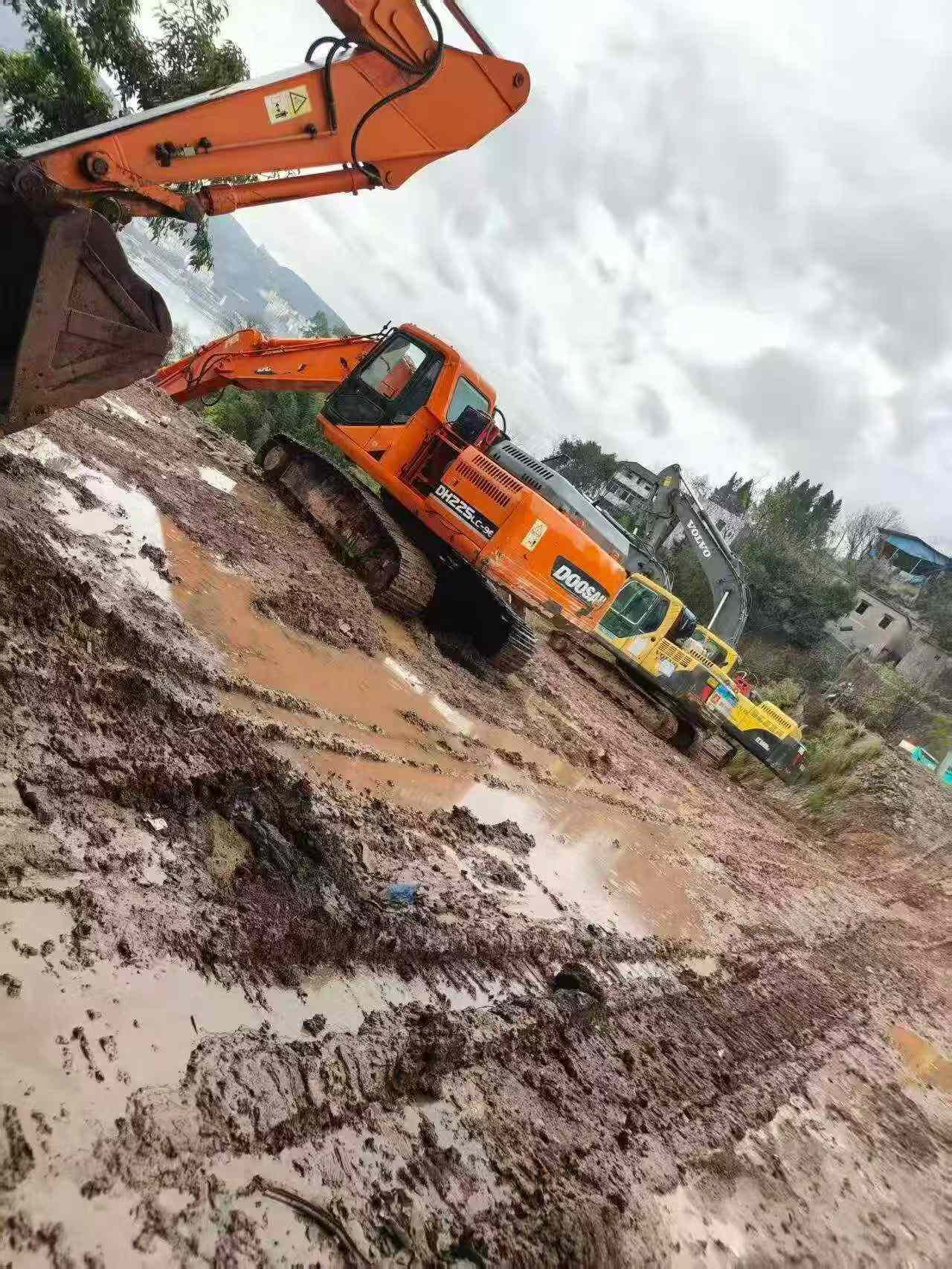 Used Doosan DH220-9E Excavator 2014 Model / 2