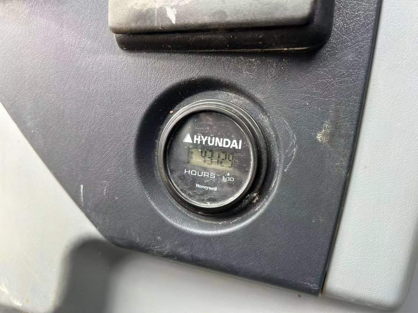 Buy Hyundai R215VS Used Excavator / 2