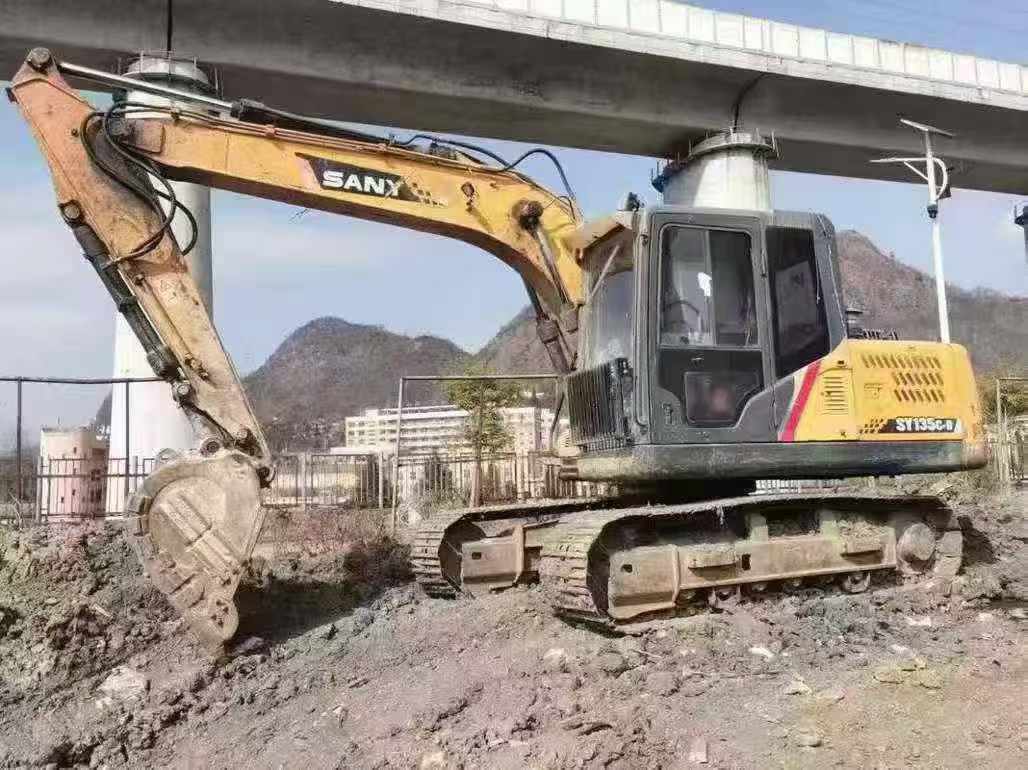Used Sany SY135 Excavator 2013 Model / 3