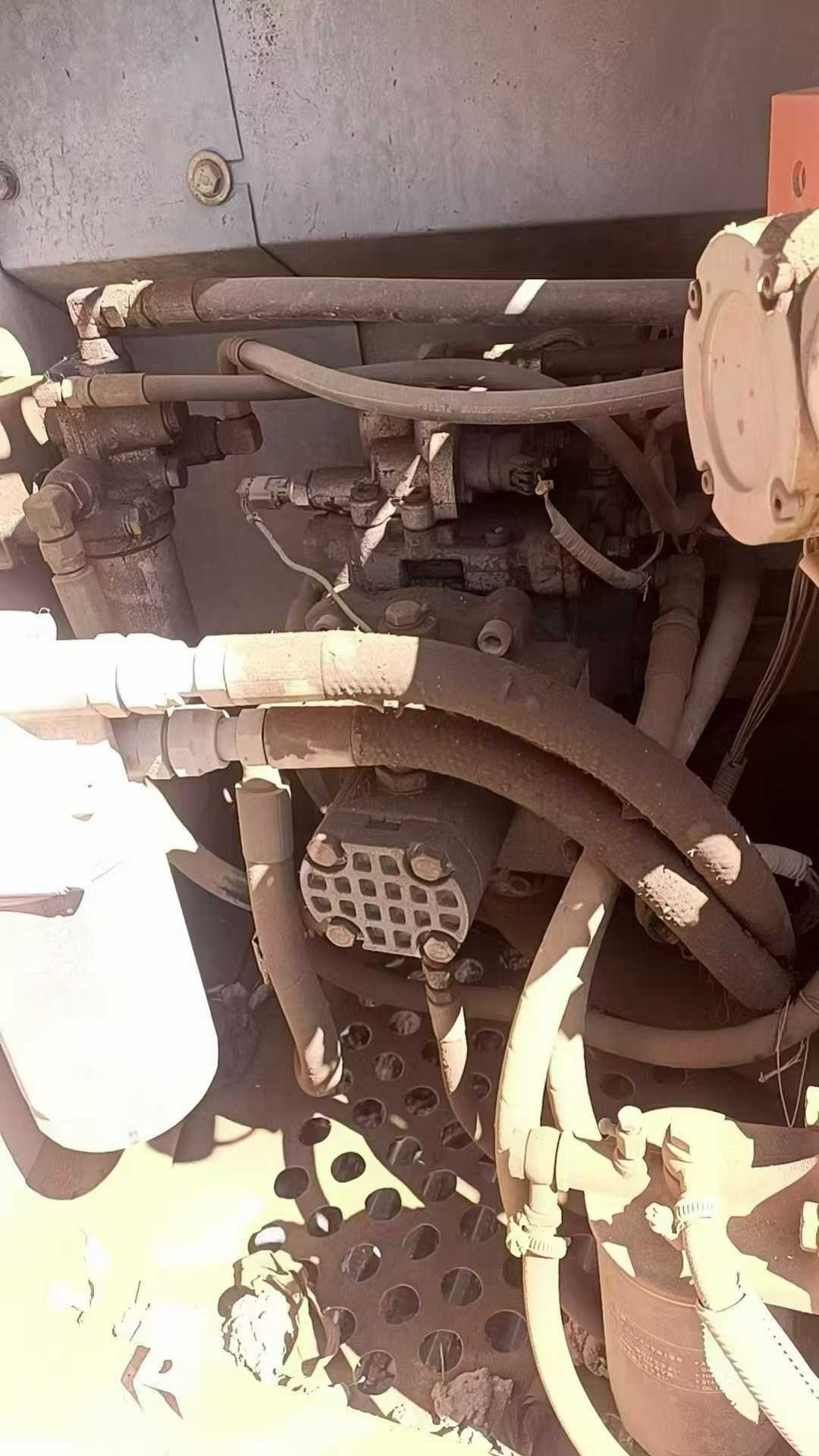 Used Hitachi EX130 Excavator 2012 Model / 4