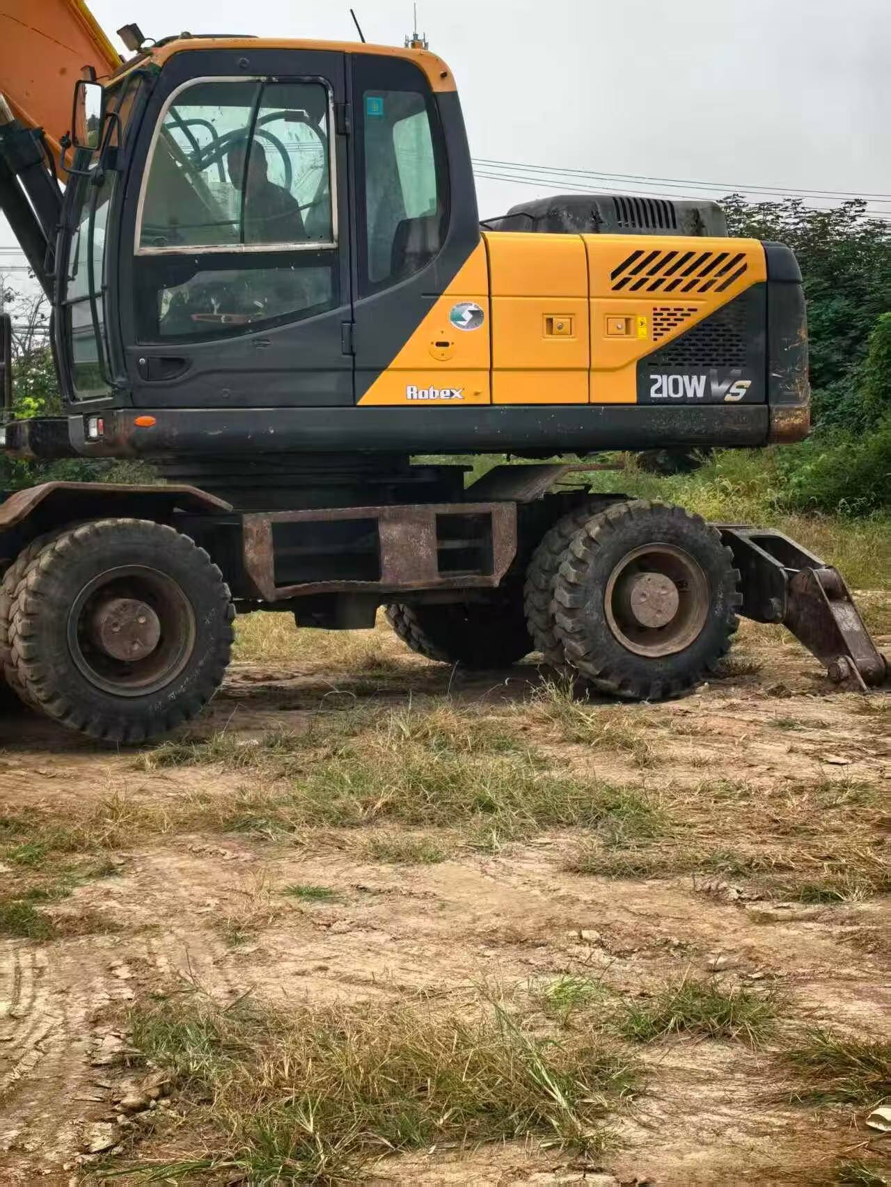 Used Hyundai R210W Excavator 2018 Model / 7