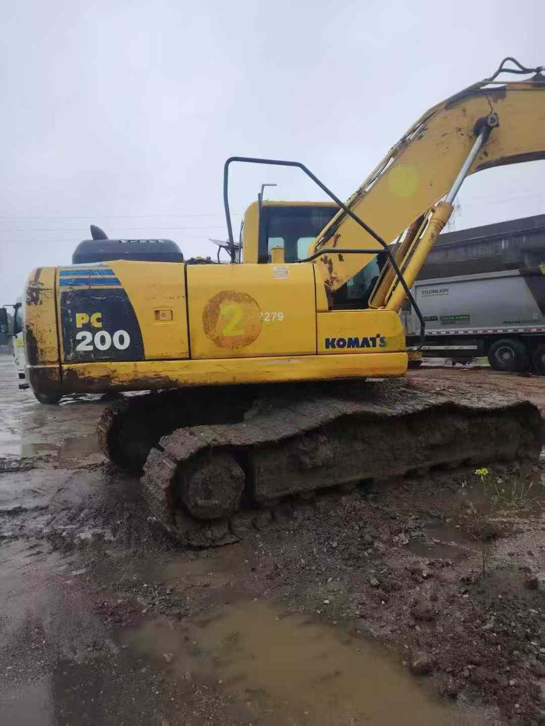 Buy Komatsu PC200-8 Used Excavator / 3