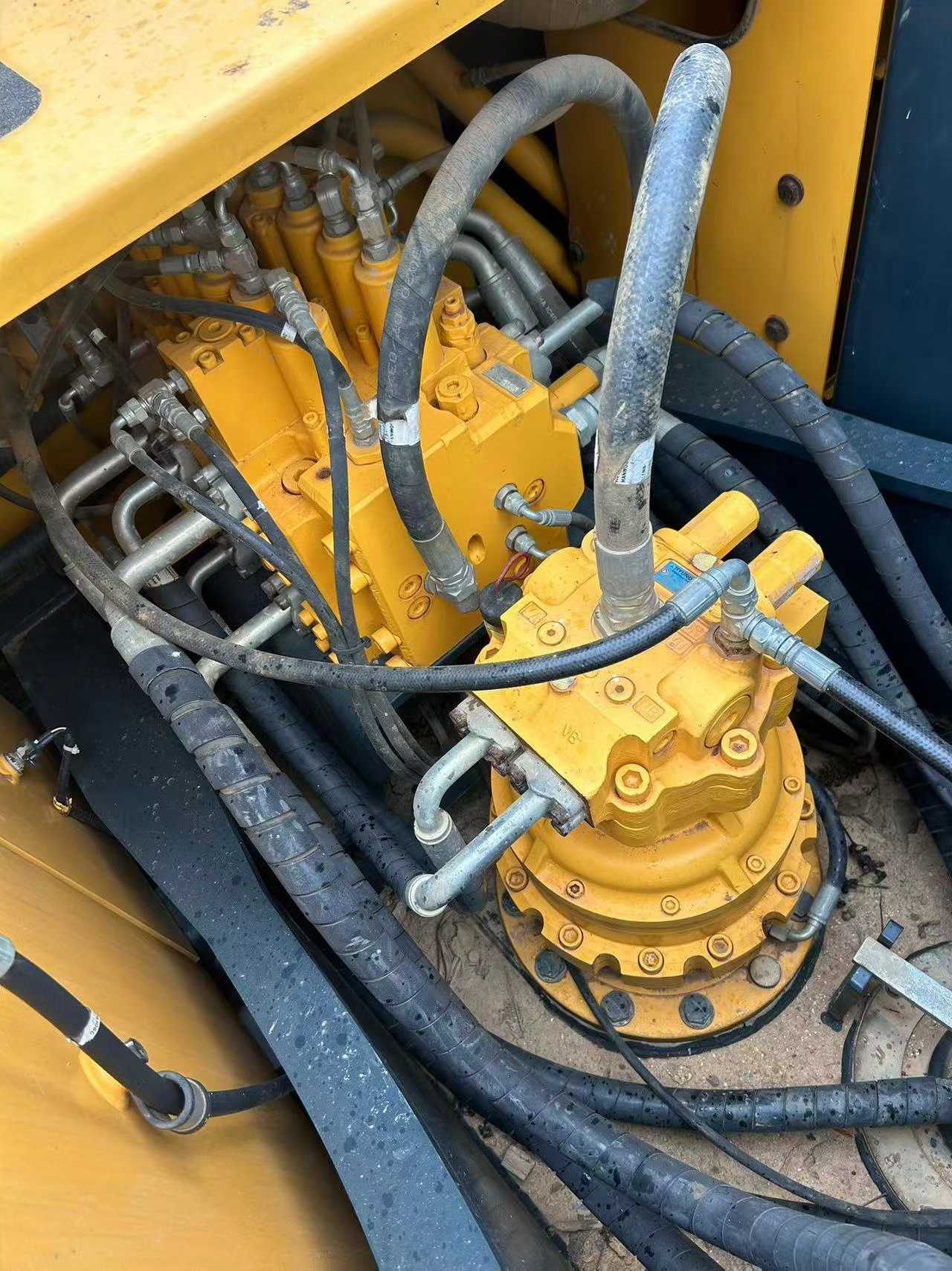 Buy Hyundai R215VS Used Excavator / 8