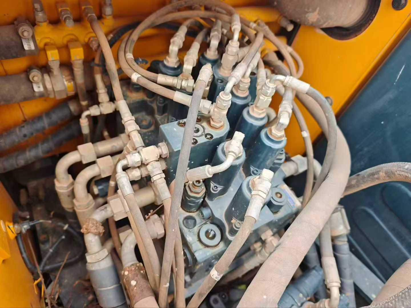 Used Hyundai R130W Excavator 2022 Model / 4