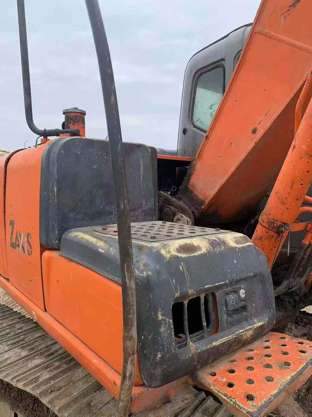 Used Hitachi EX120 Excavator 2010 Model / 2