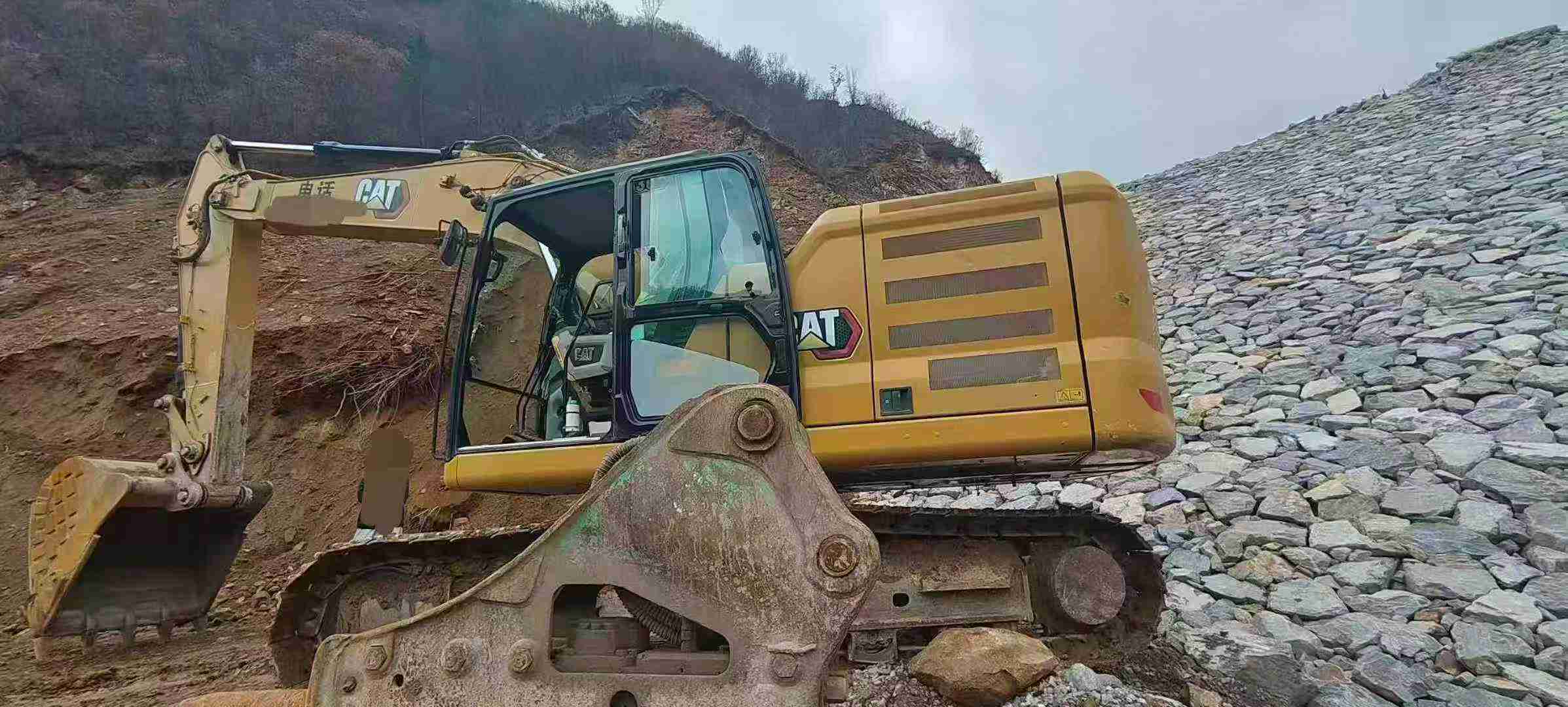 Used Caterpillar 323 Excavator 2020 Model / 4