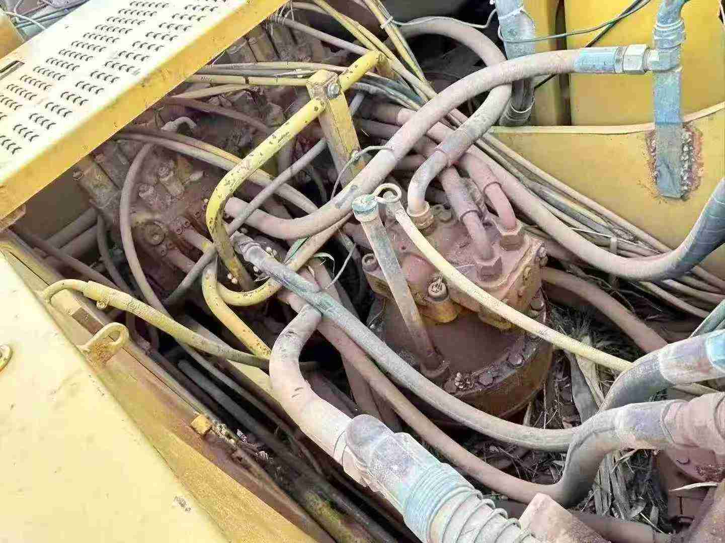 Used Caterpillar 320B Excavator 2099 Model / 3