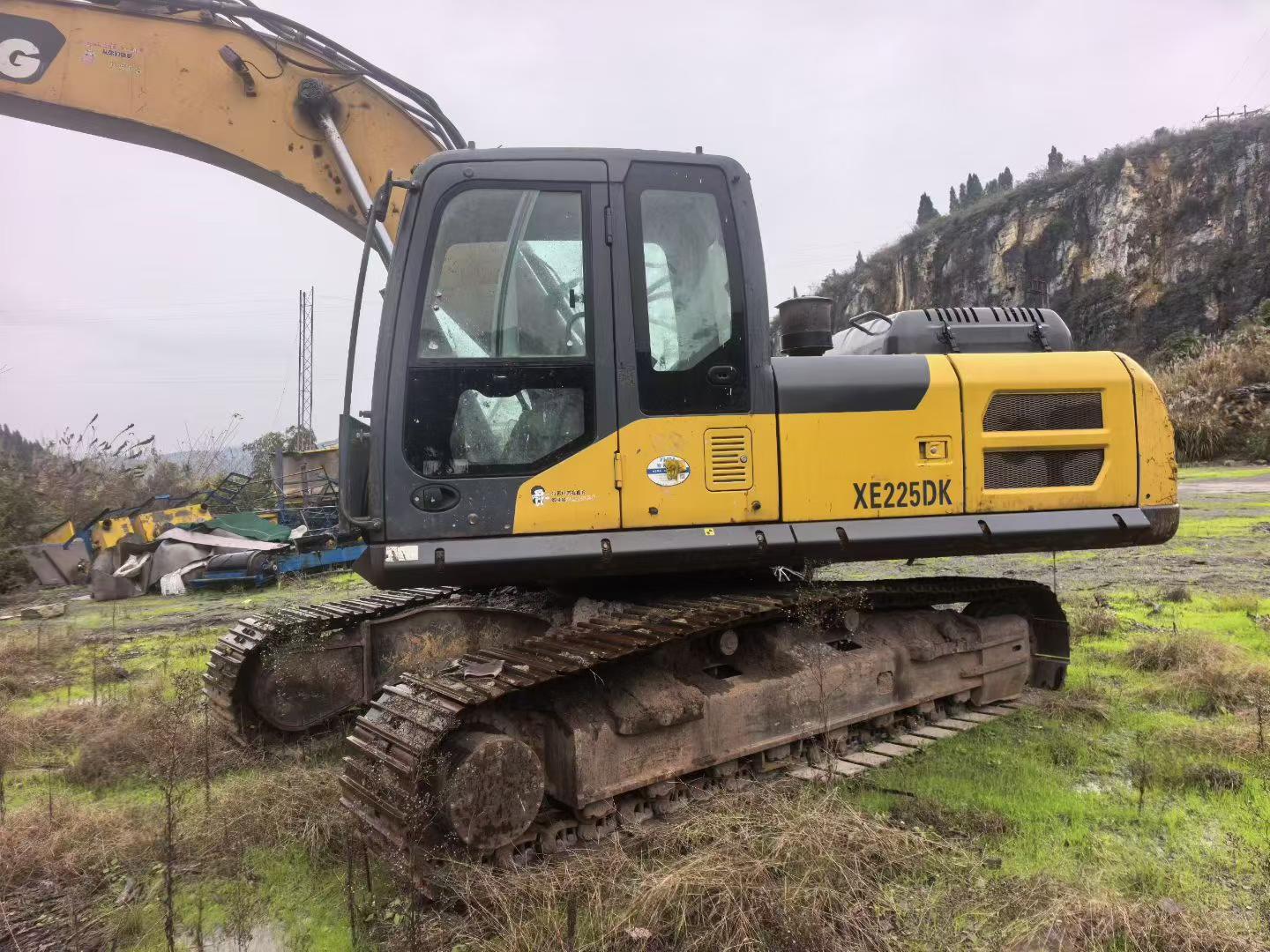 Used XCMG XE225DK Excavator 2020 Model / 3