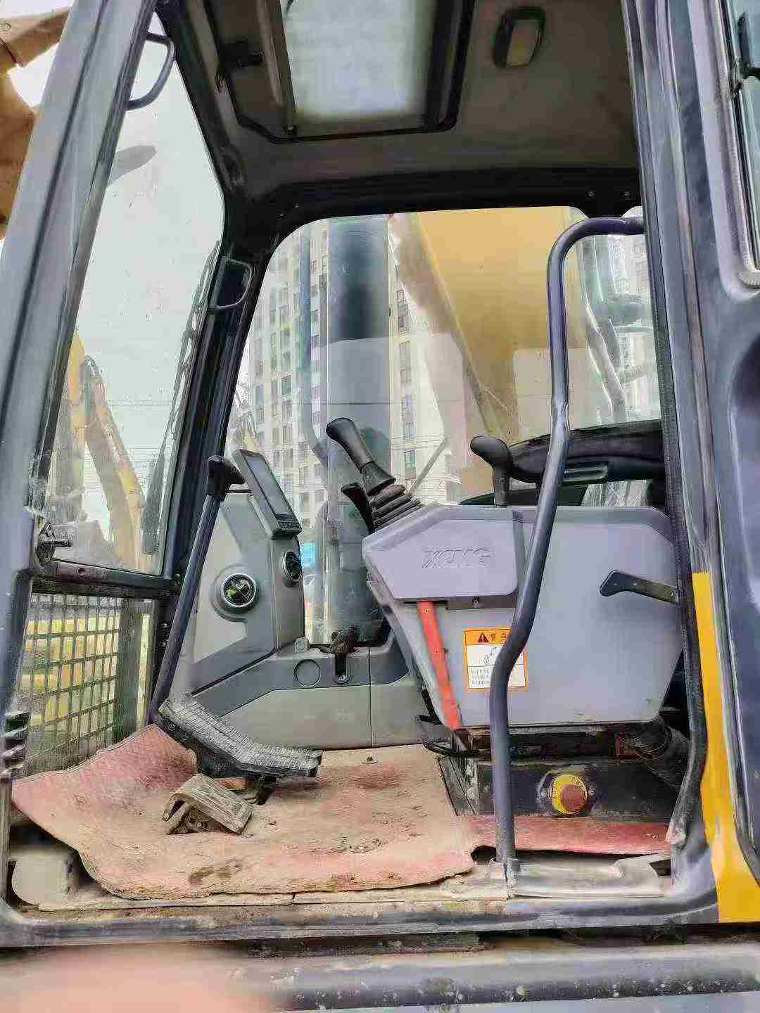 Used XCMG XE400DK Excavator 2020 Model / 8