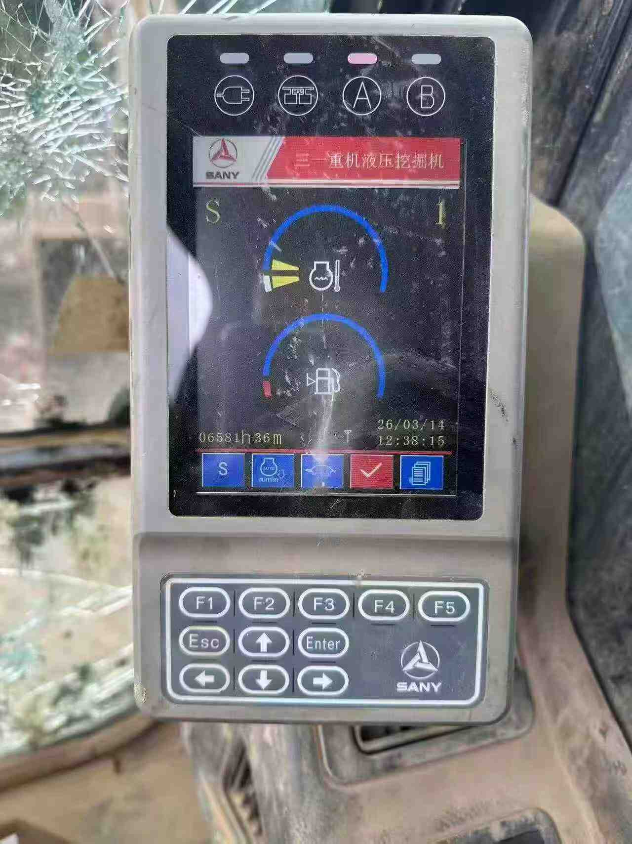 Used Sany SY215C Excavator 2017 Model / 4