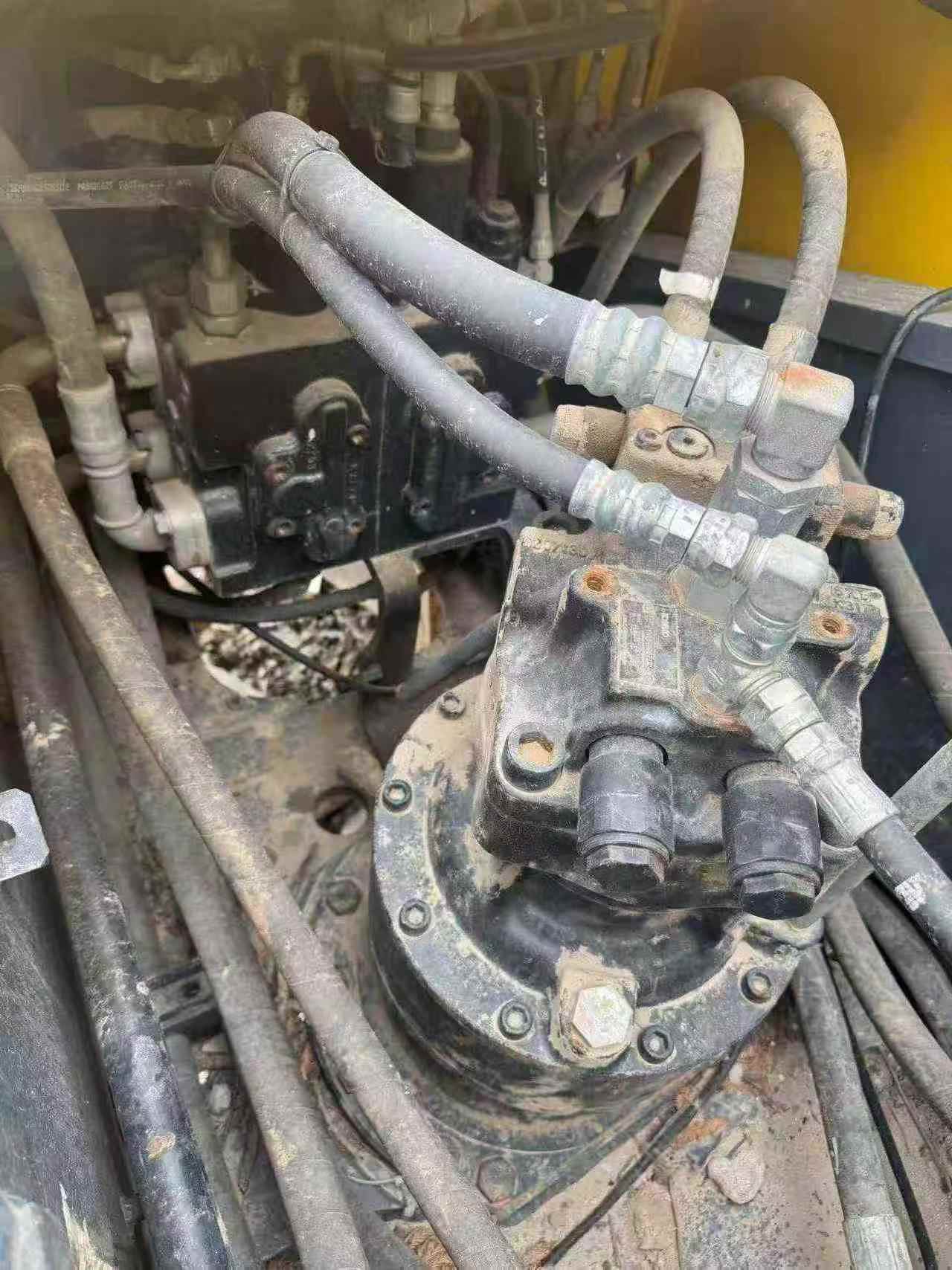 Buy Kobelco SK200 Used Excavator / 7