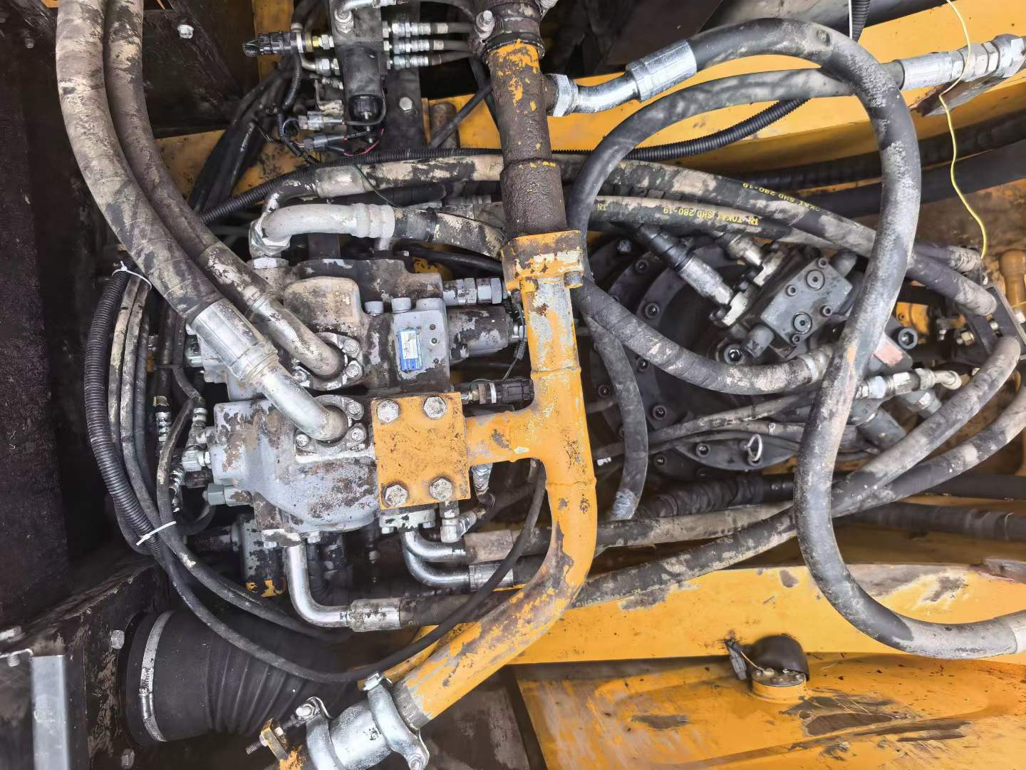 Buy Kato HD1023R Used Excavator / 6