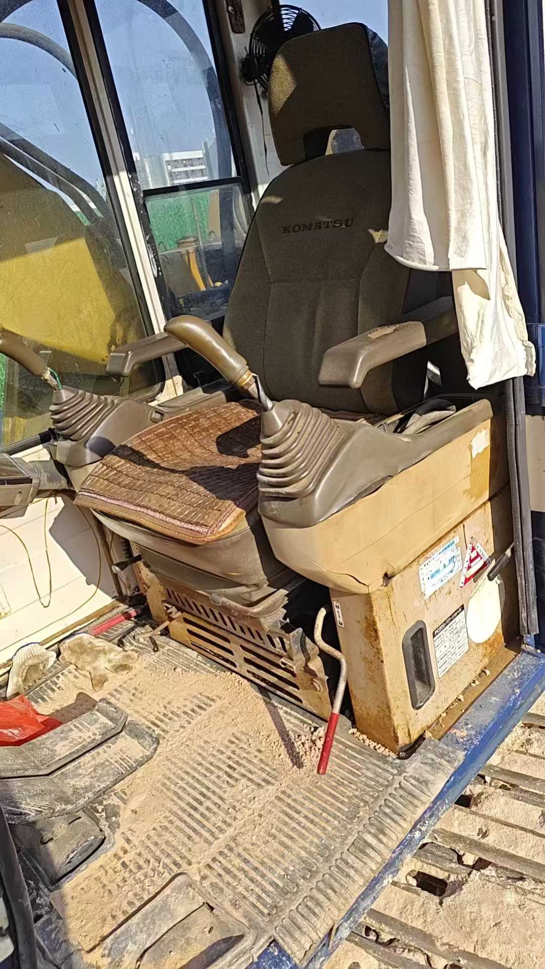 Buy Komatsu PC200-5 Used Excavator / 4