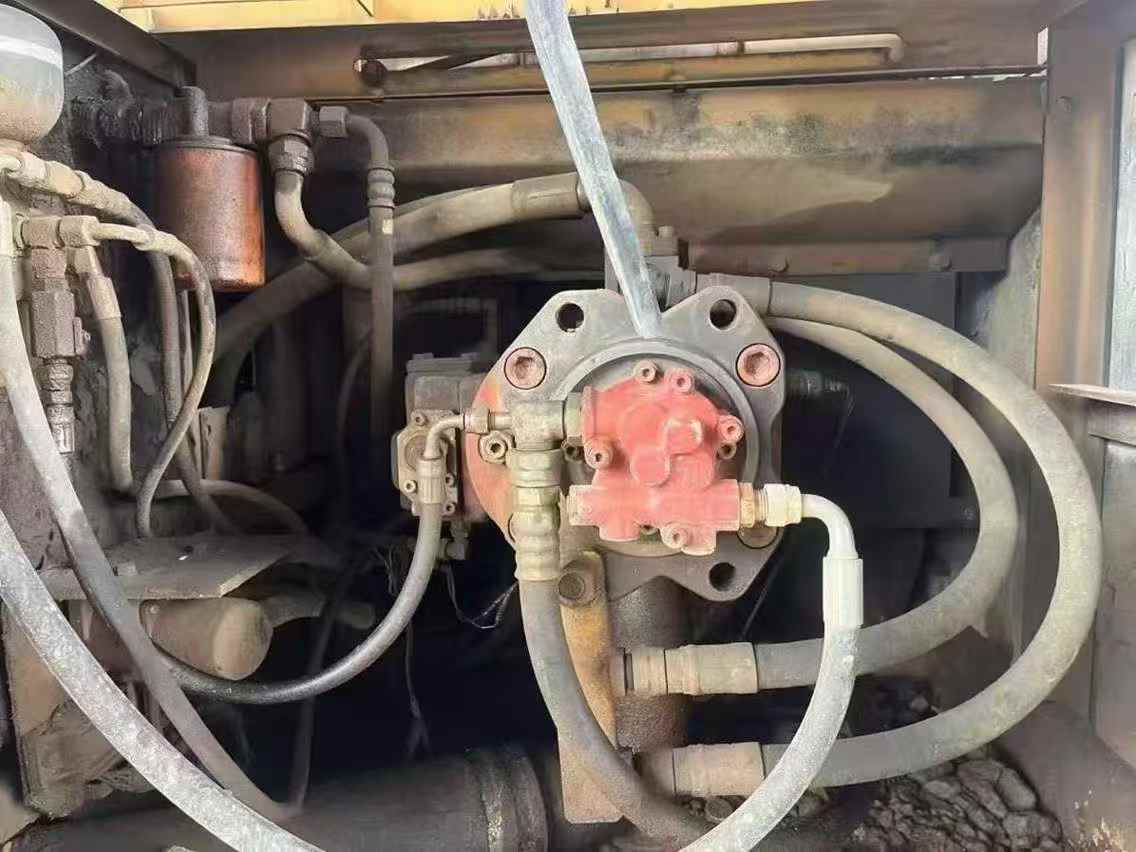 Buy Kato 820-3SP Used Excavator / 4