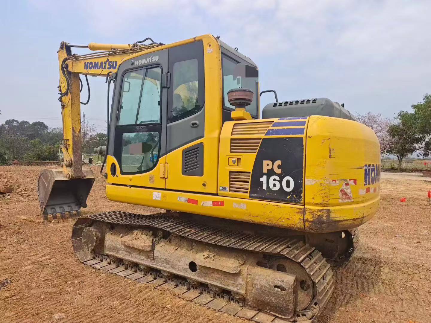 Buy Komatsu PC130-8 Used Excavator / 4