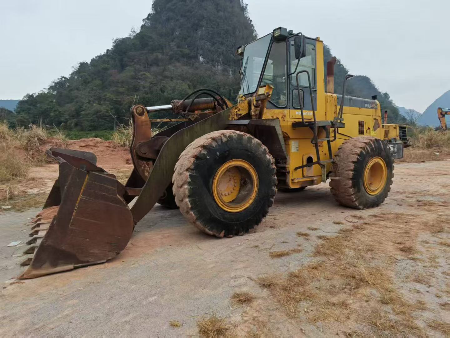 Buy Komatsu WA380-3 Used Excavator / 3