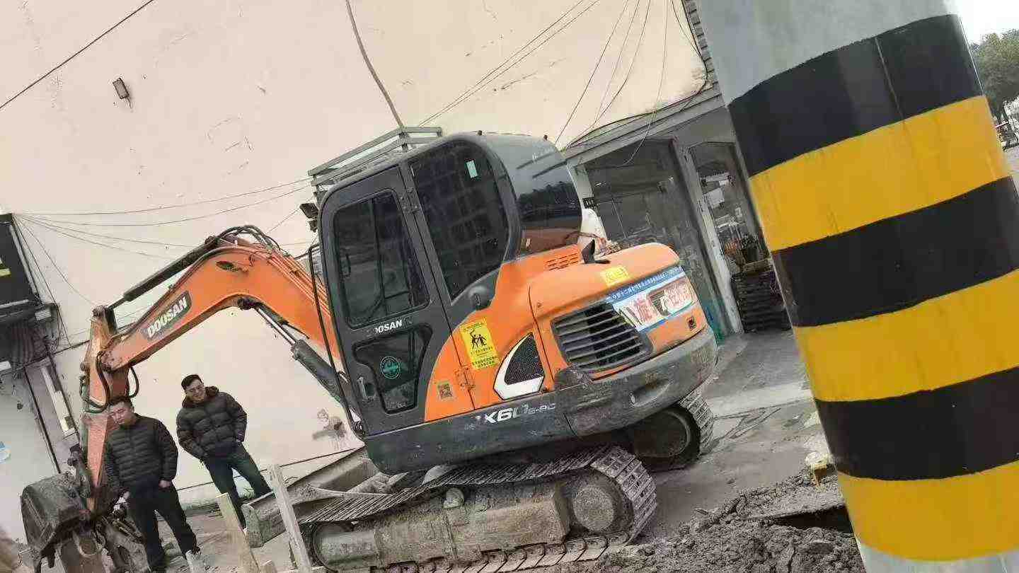 Buy Doosan DH60 Used Excavator / 2