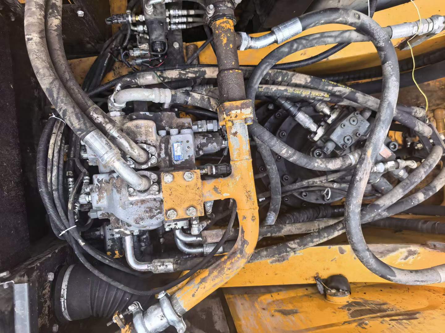 Buy Kato HD1023R Used Excavator / 3