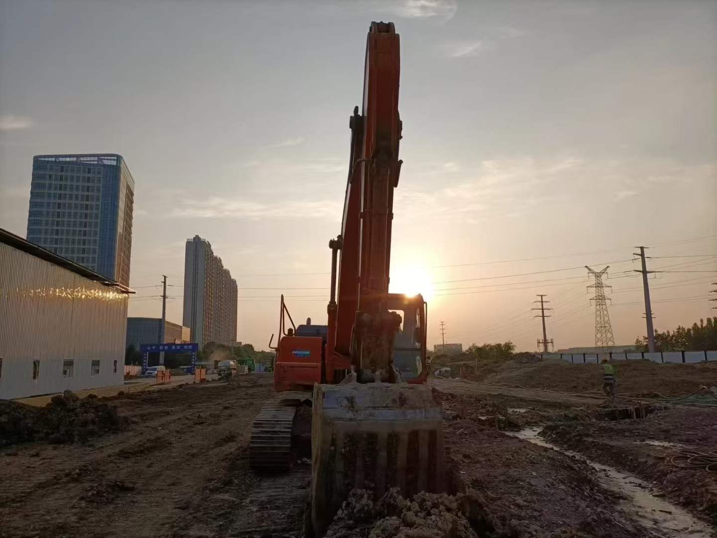 Buy Doosan DH220-9E Used Excavator / 2