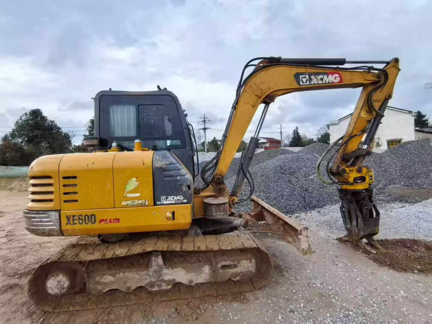 Buy XCMG XE60D Used Excavator / 2