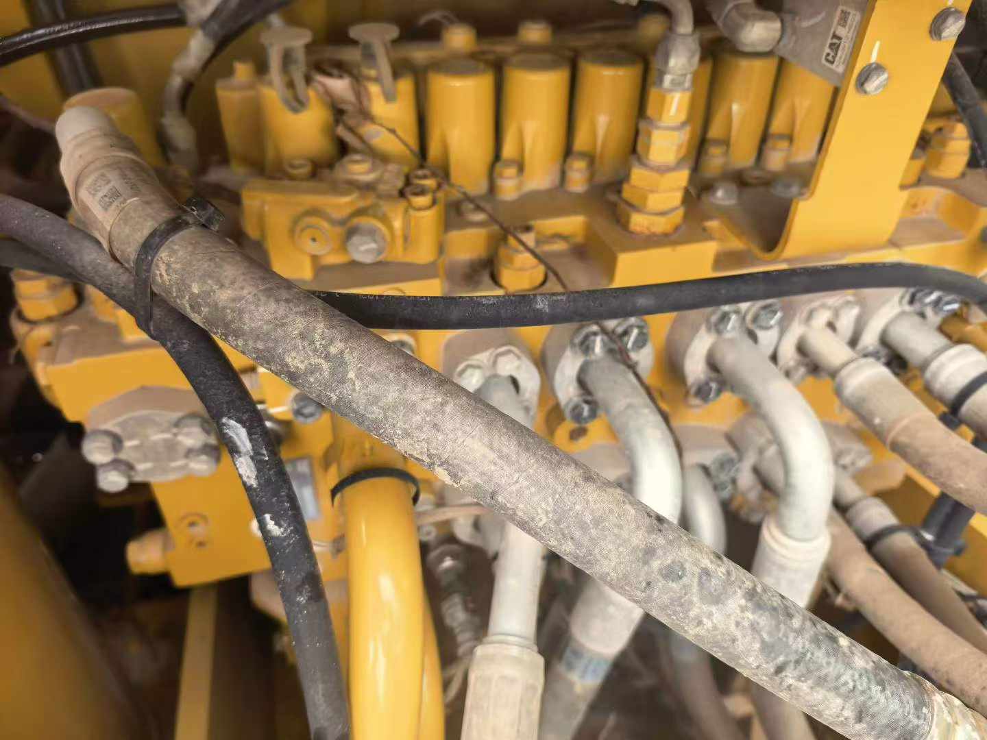 Buy Caterpillar 323 Used Excavator / 8