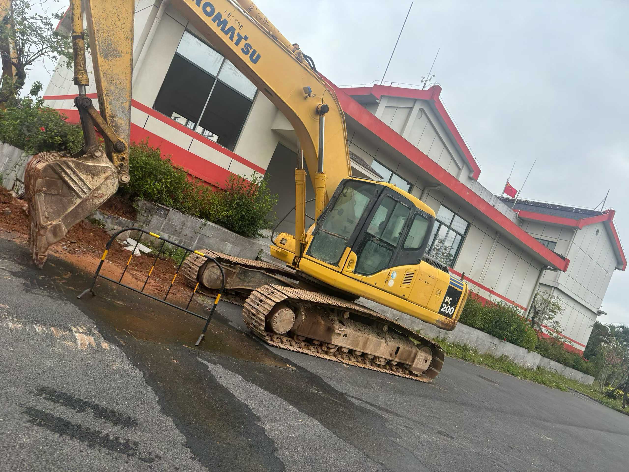 Buy Komatsu PC200-7 Used Excavator / 2