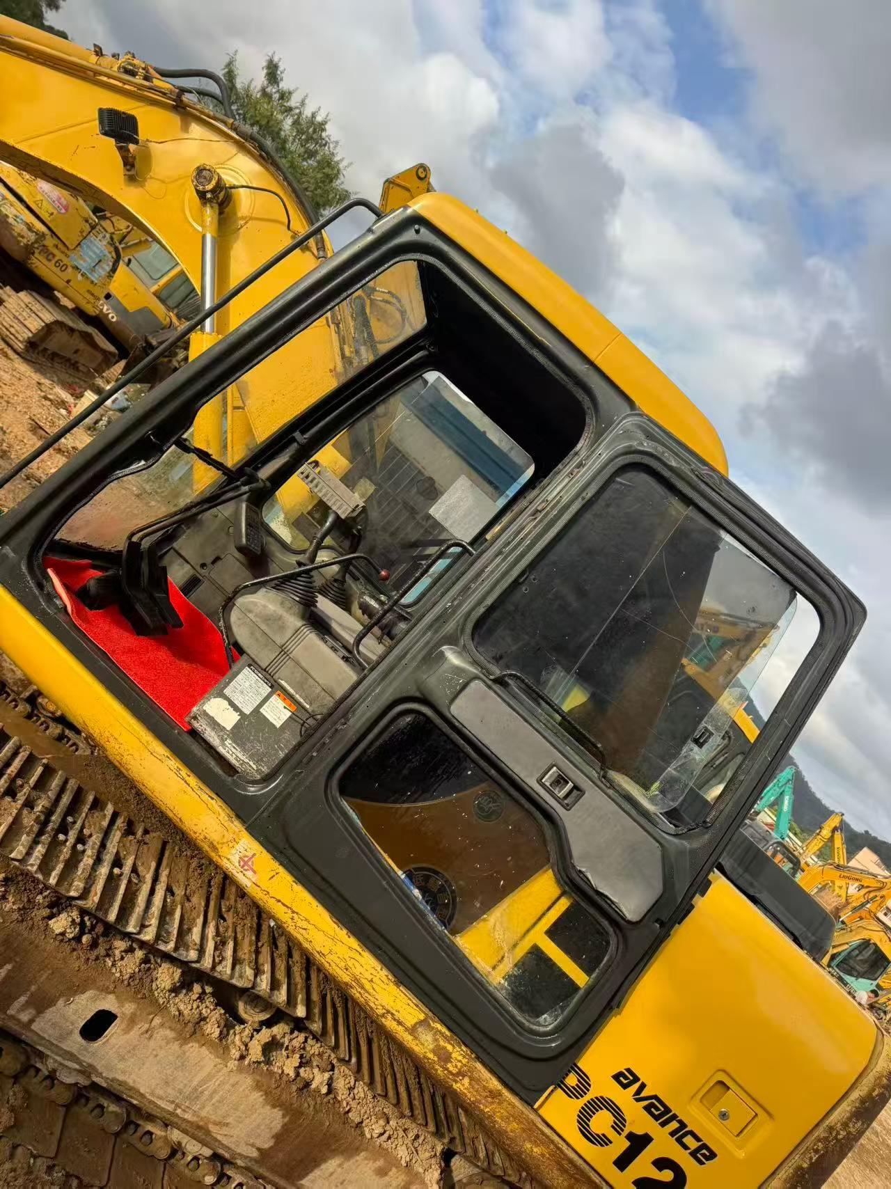 Buy Komatsu PC100-6E Used Excavator / 3