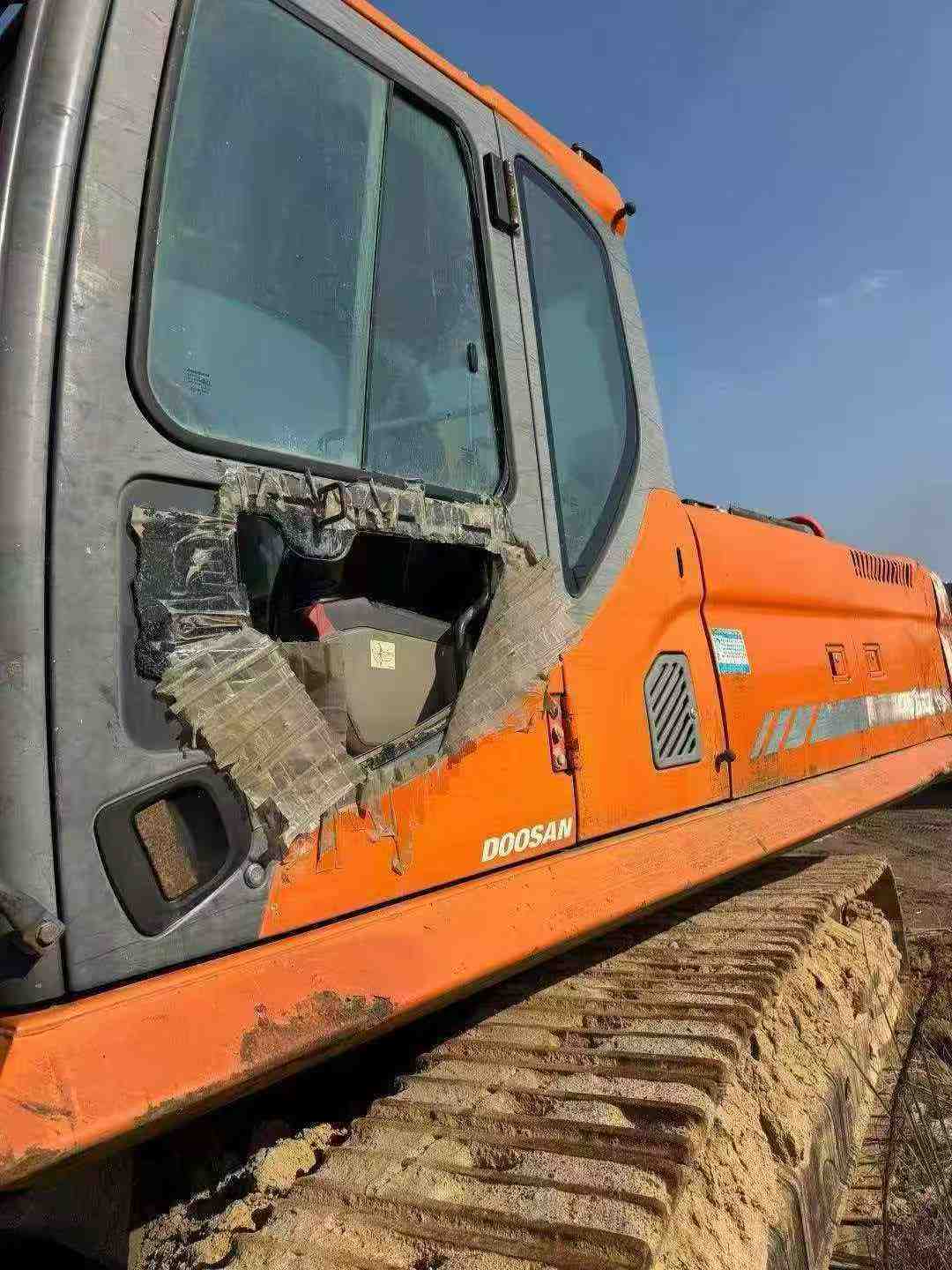 Buy Doosan DX380LC Used Excavator / 4