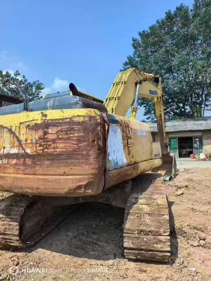 Buy Komatsu PC200-8 Used Excavator / 3